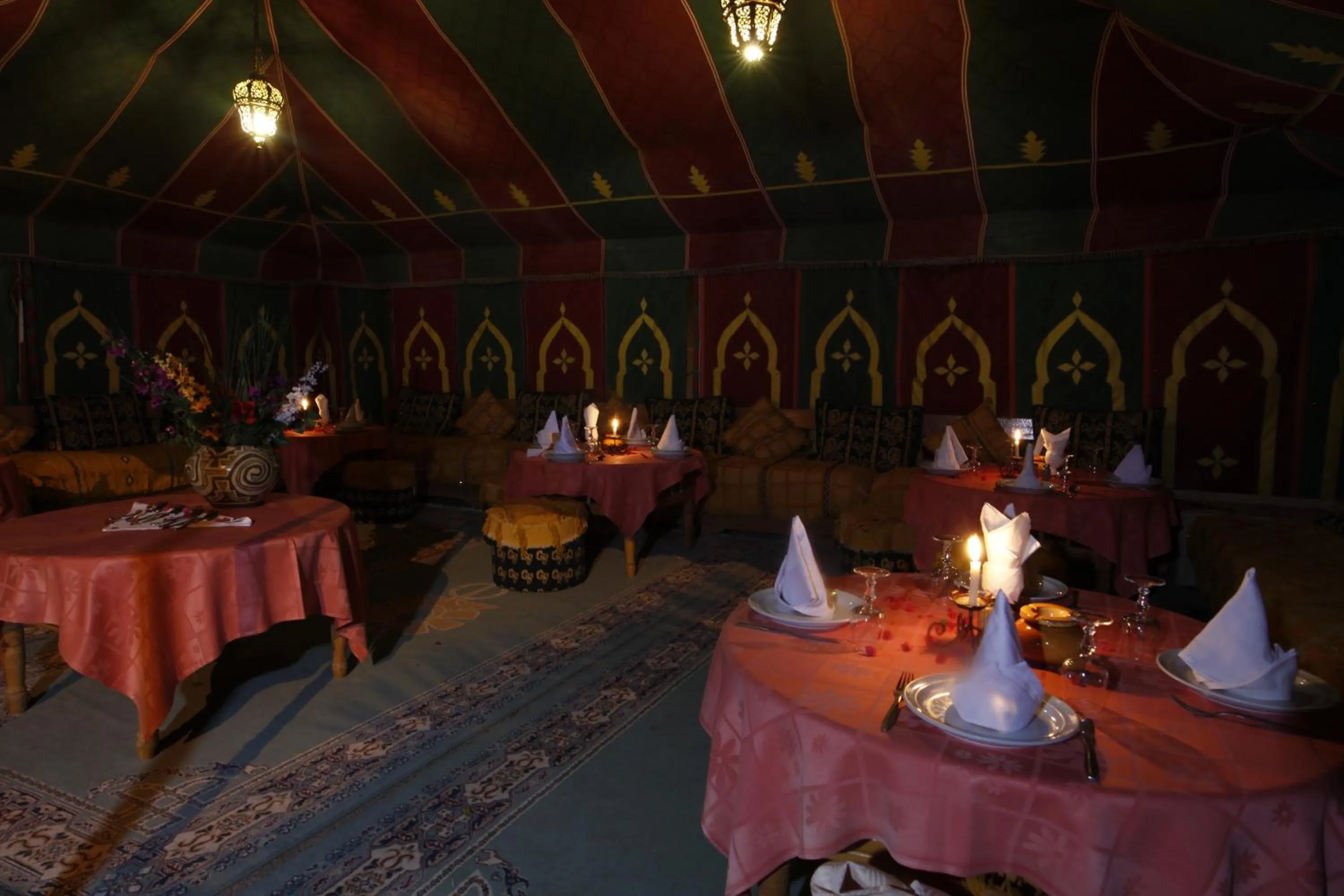 Restaurant/places to eat in Hôtel Le Tinsouline