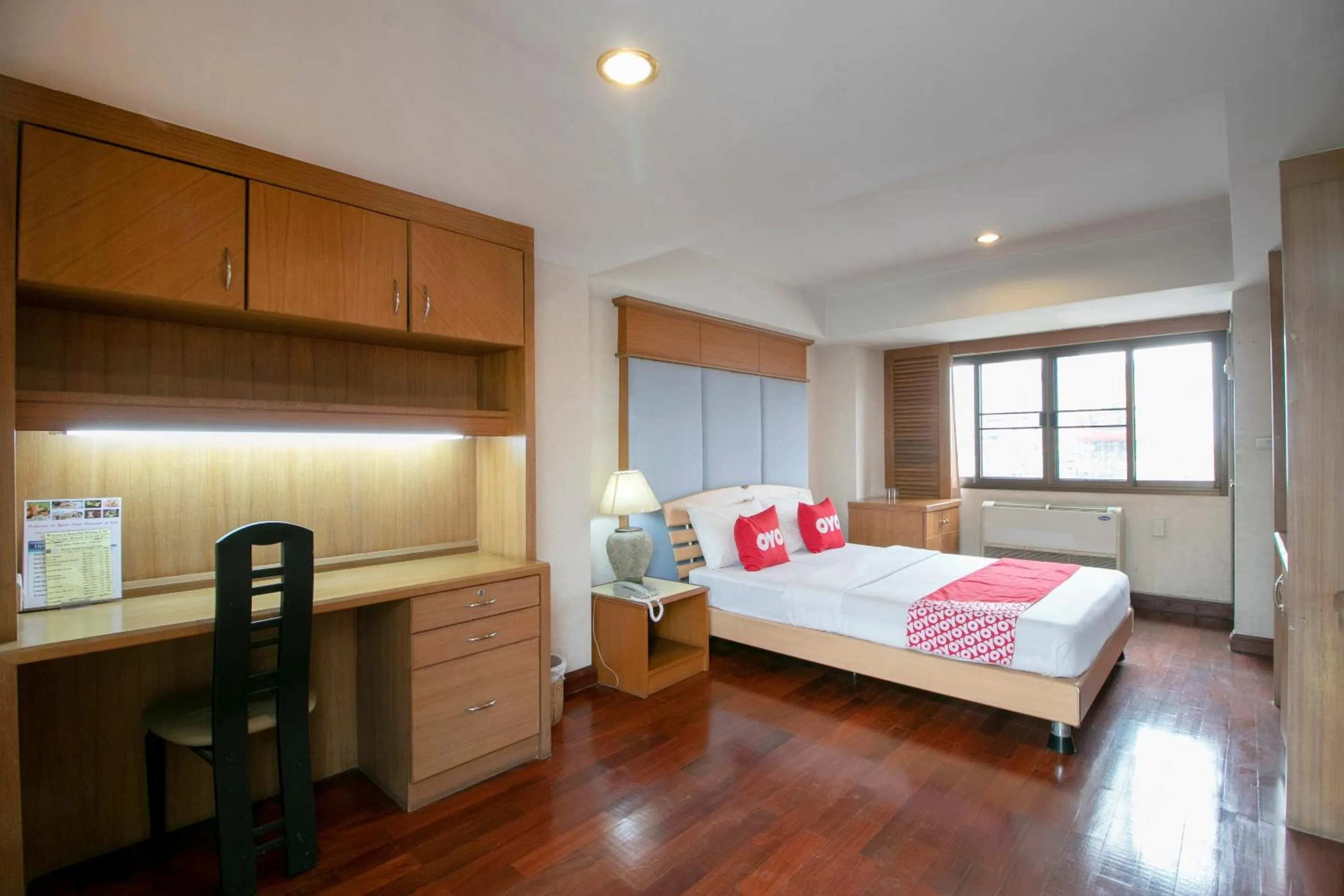 Bedroom, Bed in Hotel Win Long