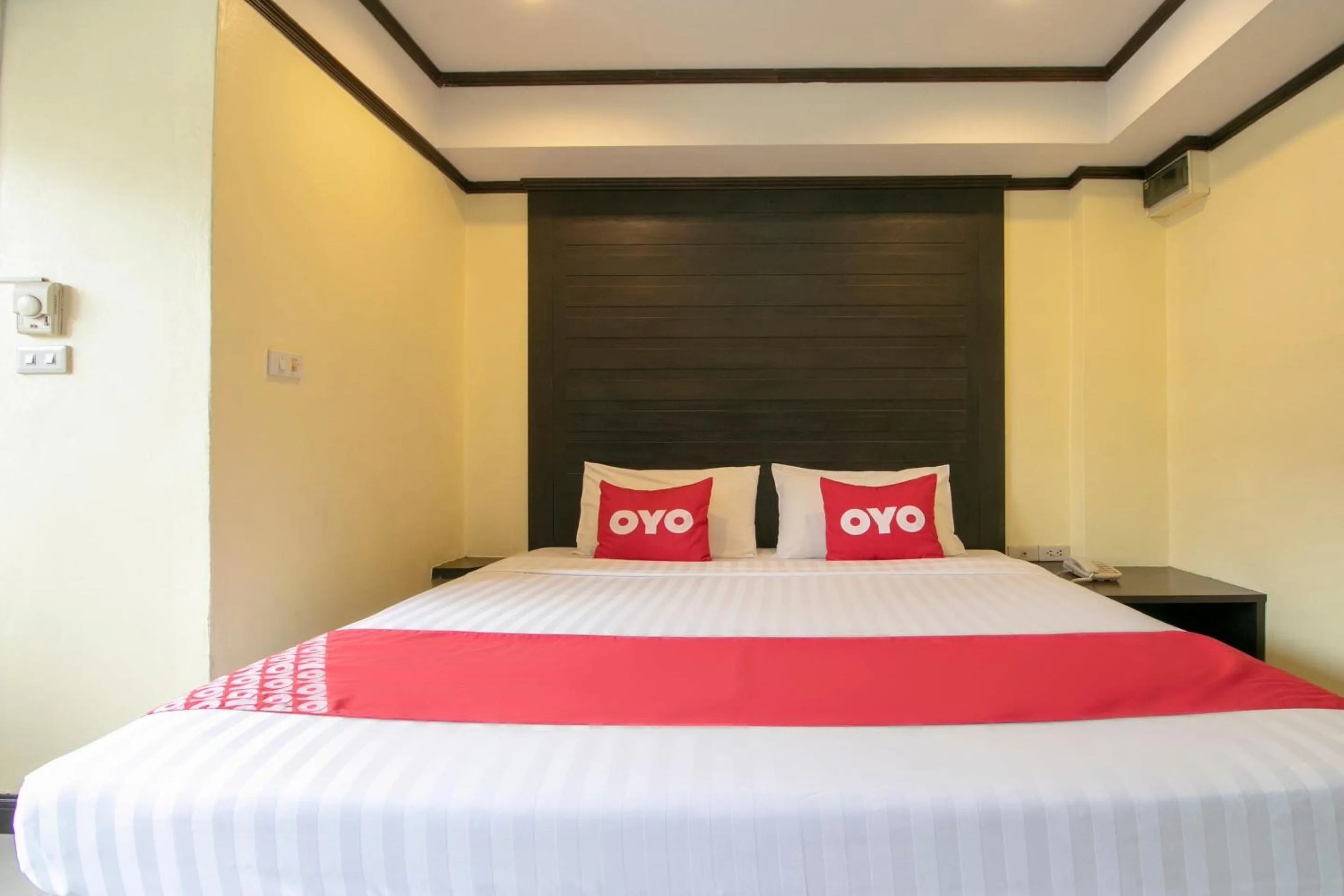 Bedroom, Bed in Hotel Win Long