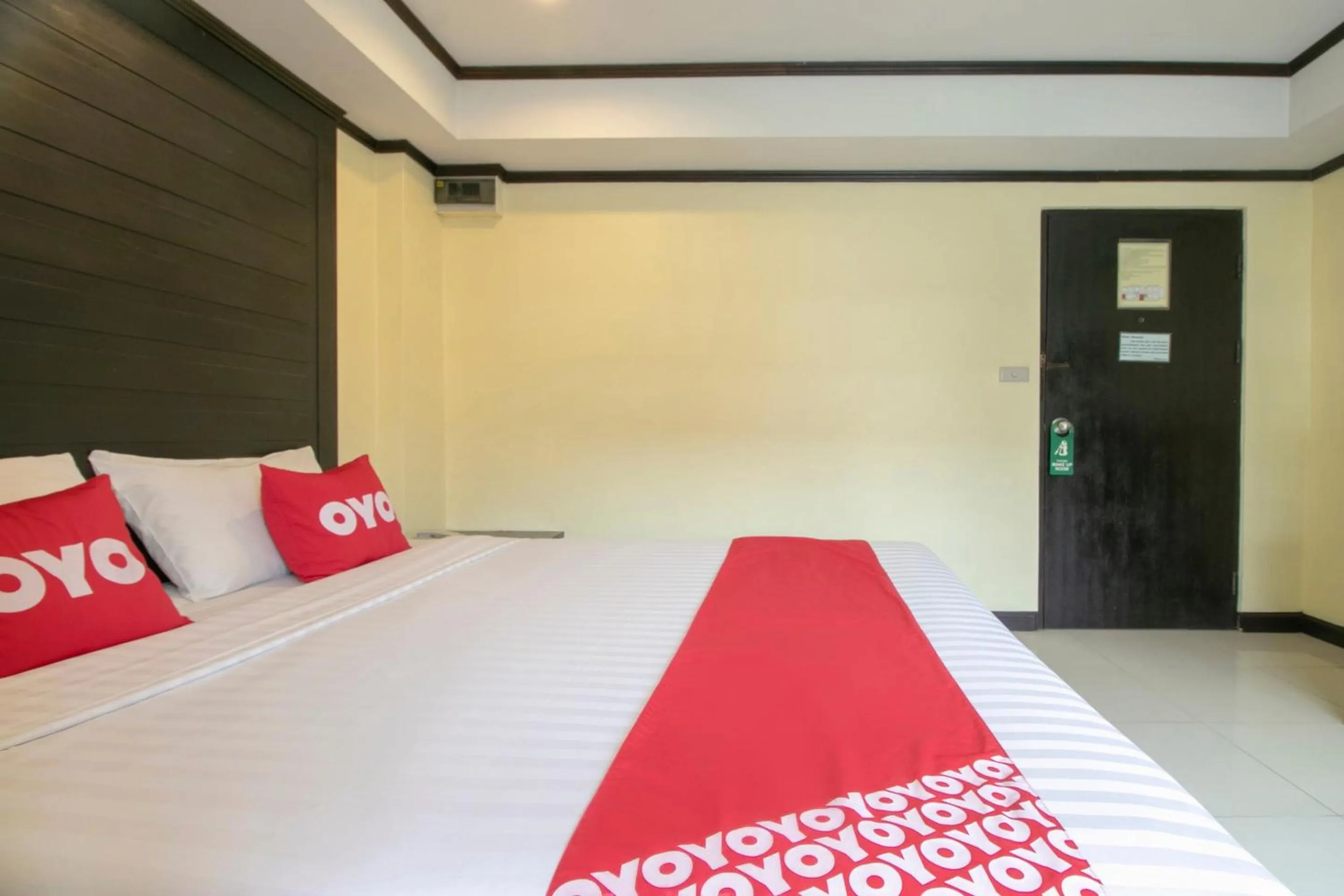 Bedroom, Bed in Hotel Win Long