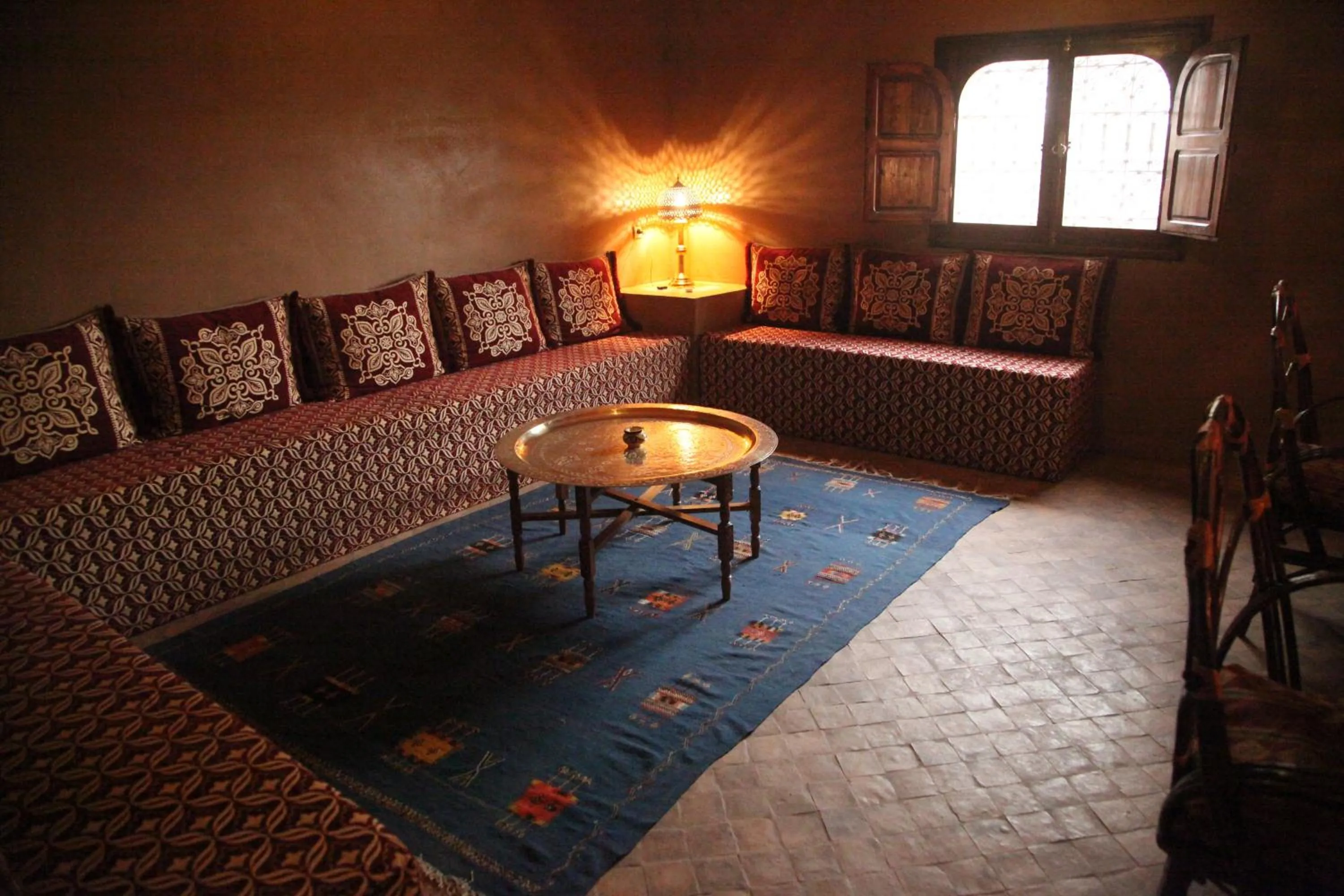 Seating area, Bed in Hotel Kasbah Azalay