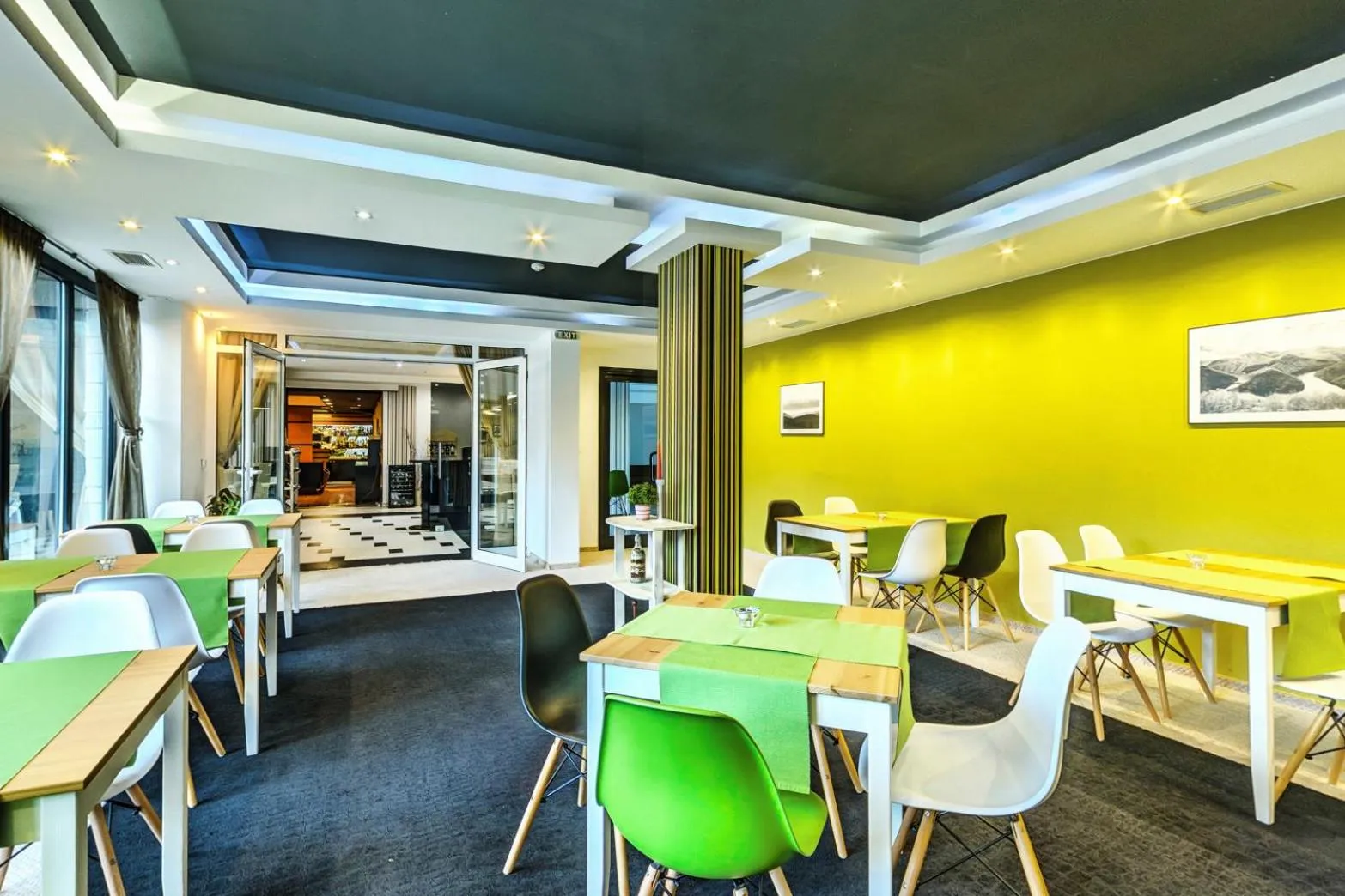 Restaurant/places to eat in Saint George Palace Aparthotel