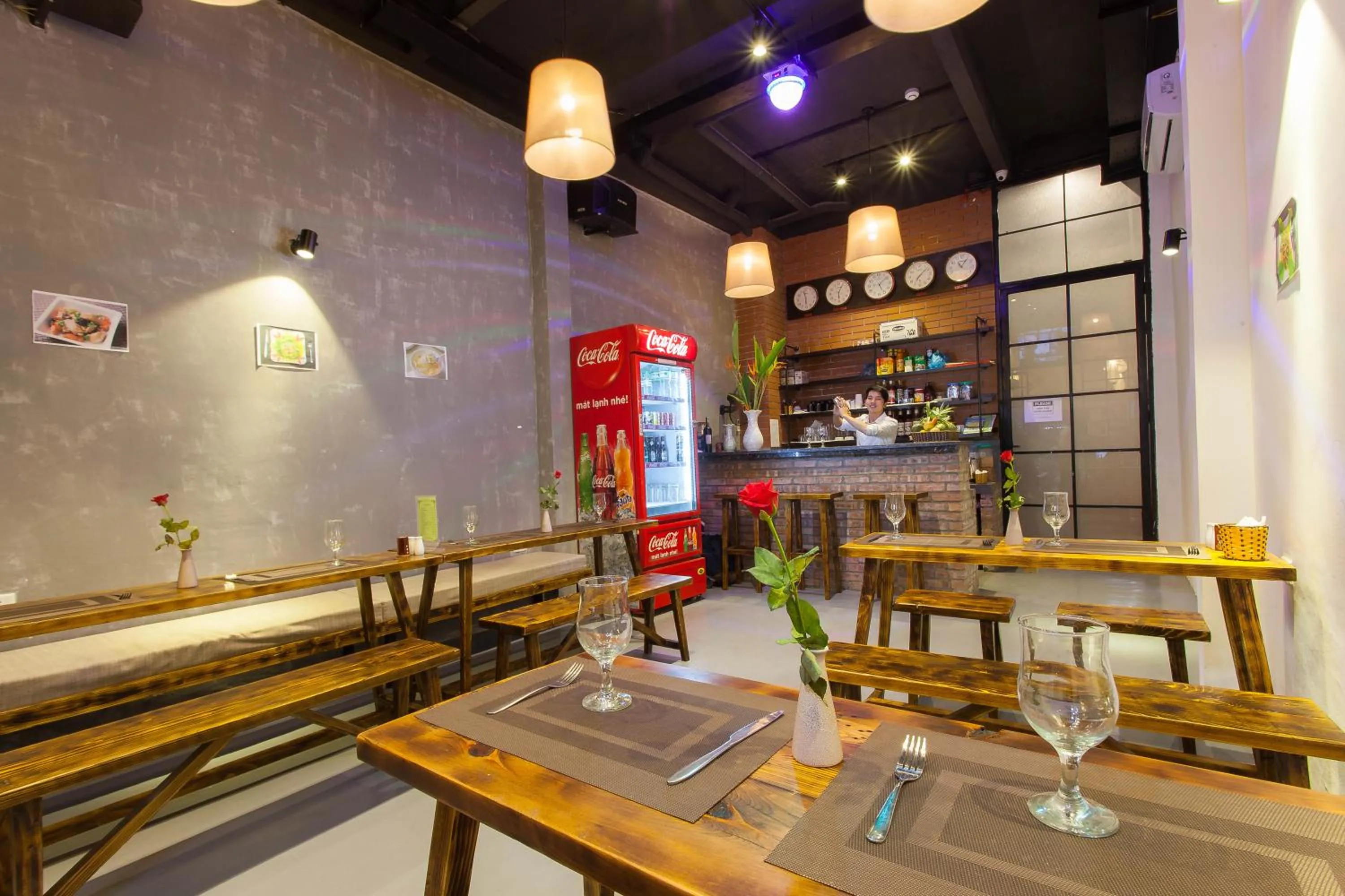 Breakfast in Luxury Backpakers Hotel