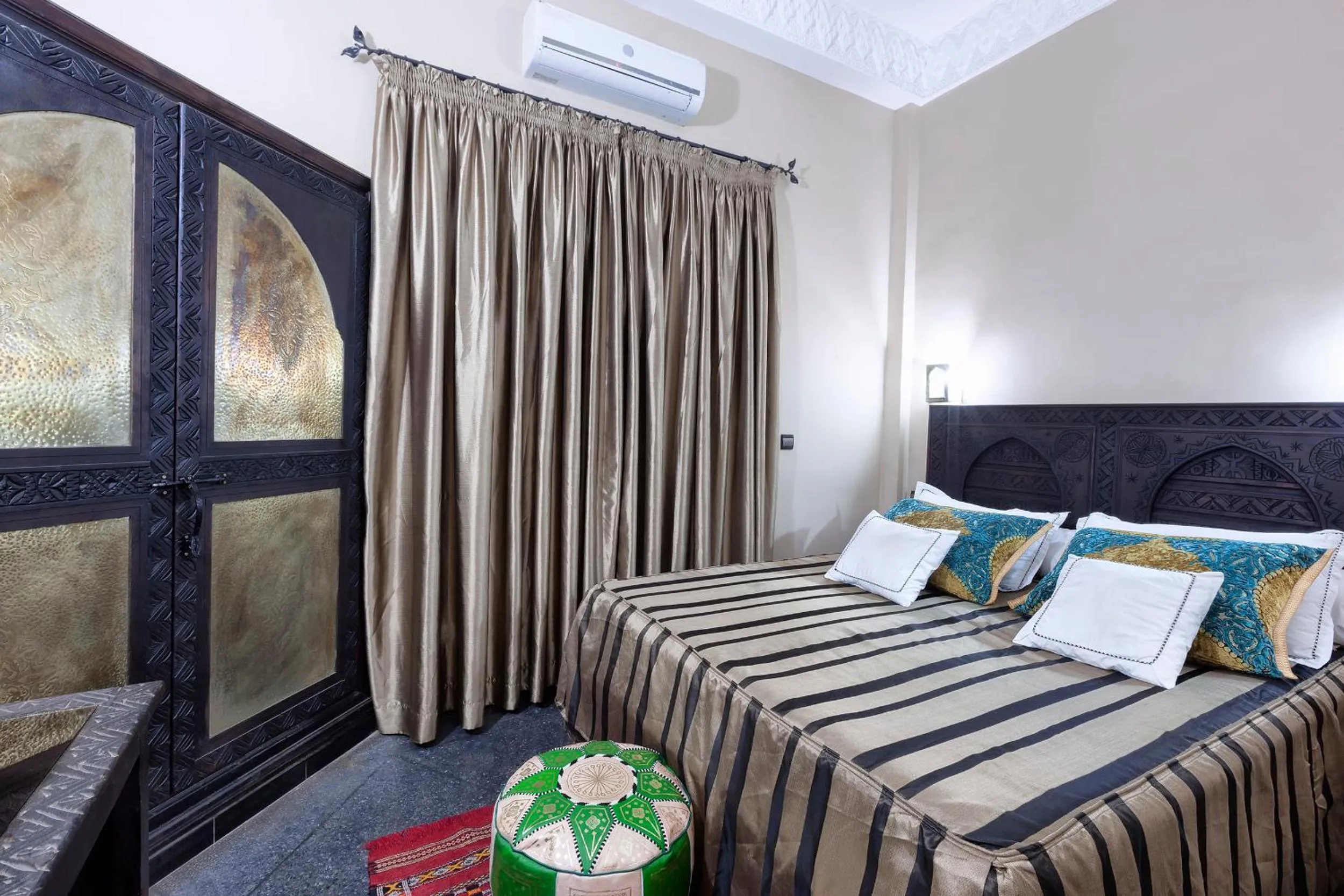 Bedroom, Bed in Hotel Azoul