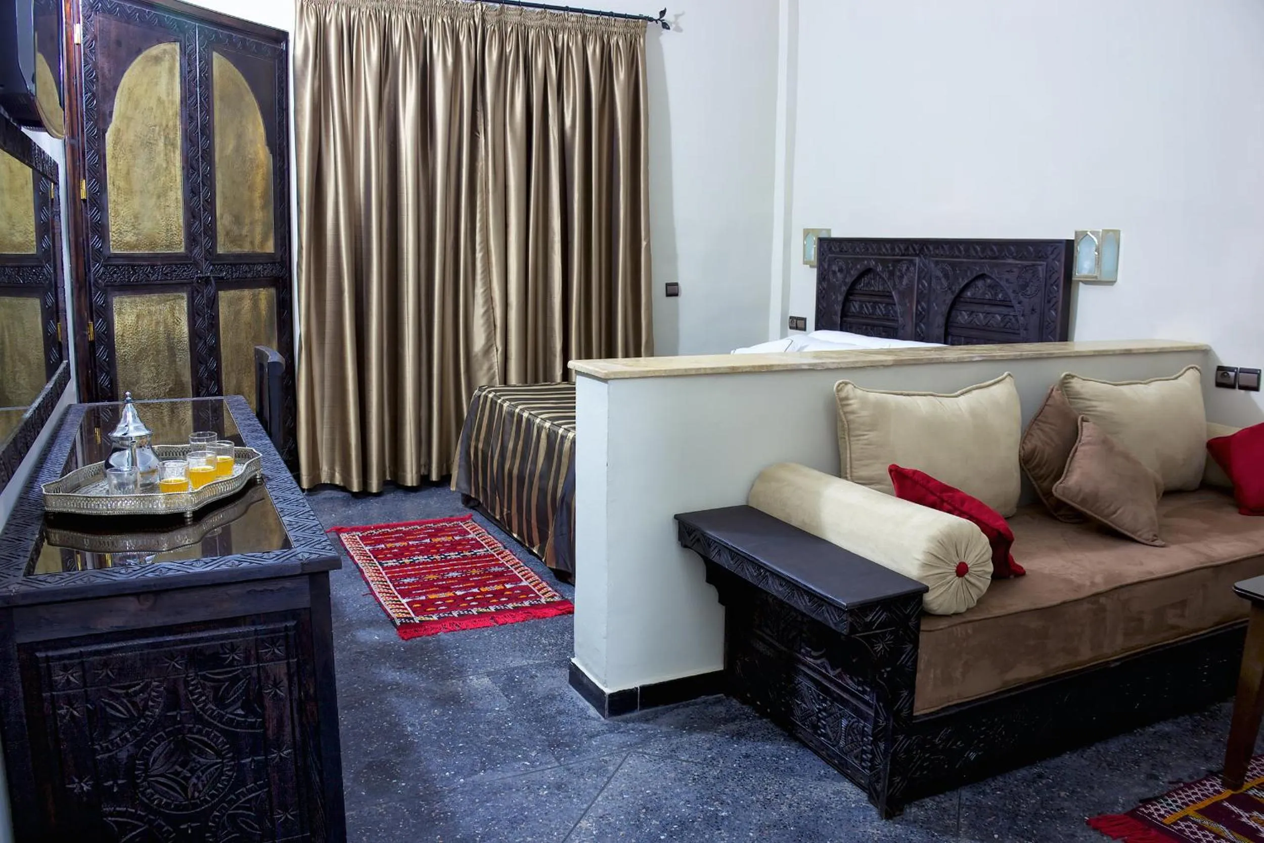 Living room, Bed in Hotel Azoul