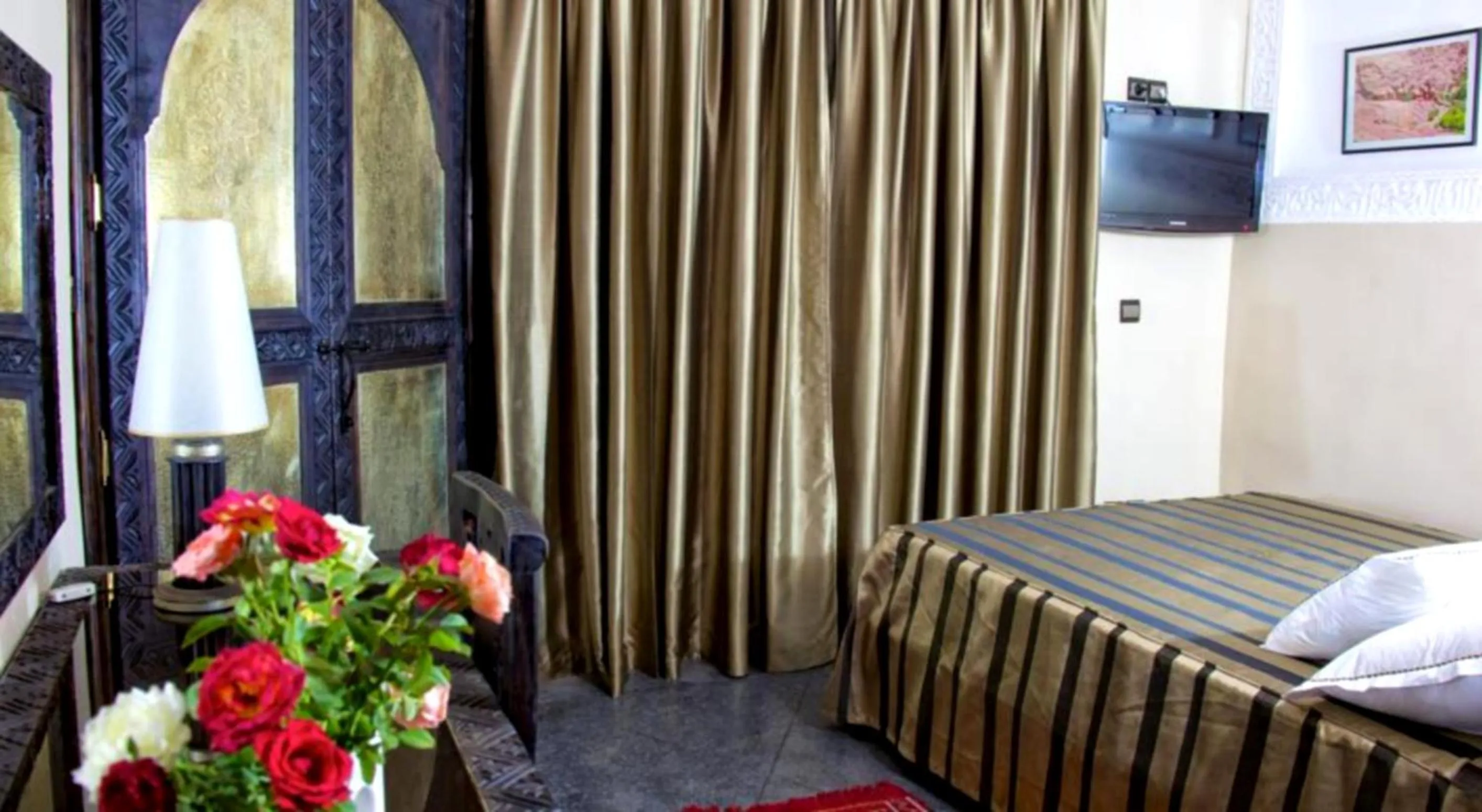 Photo of the whole room, Bed in Hotel Azoul