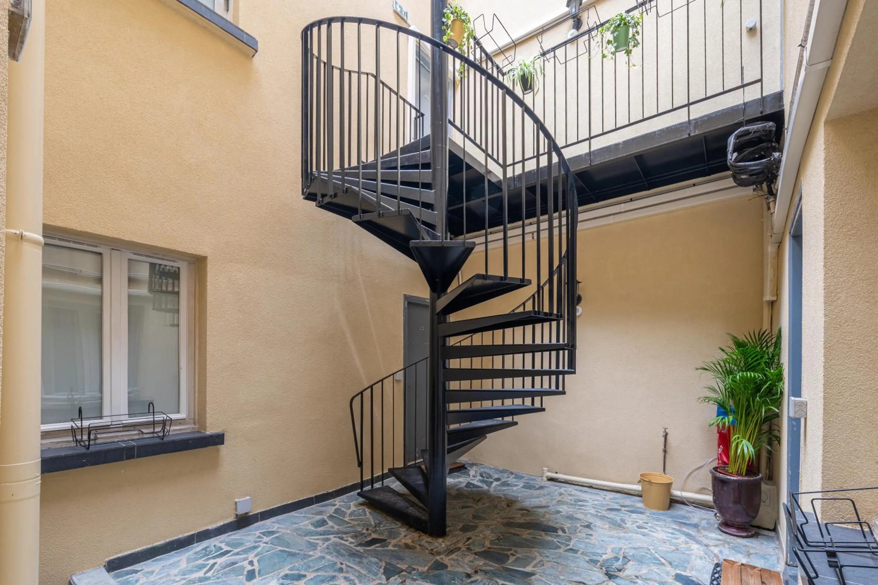 Inner courtyard view in Relais Bergson