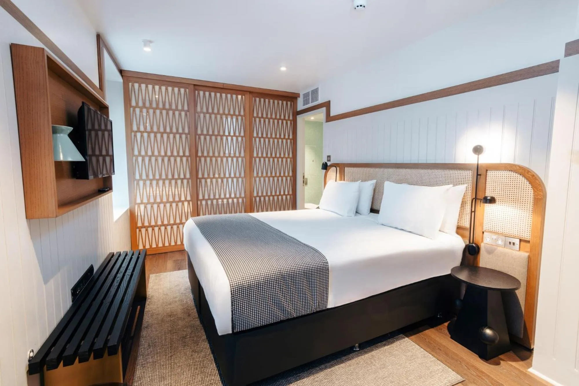 Bed in Leicester House Hotel