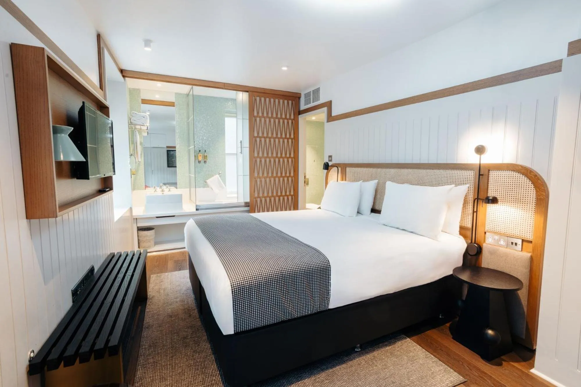 Bed in Leicester House Hotel