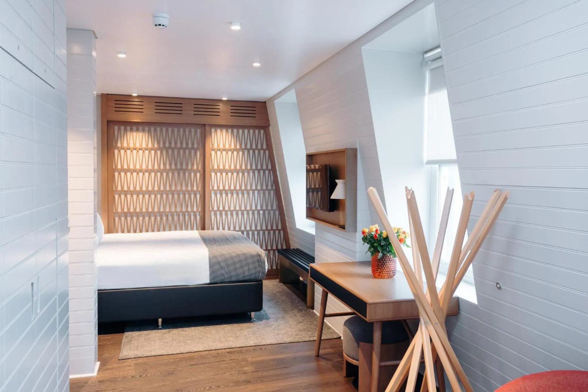 Bed in Leicester House Hotel