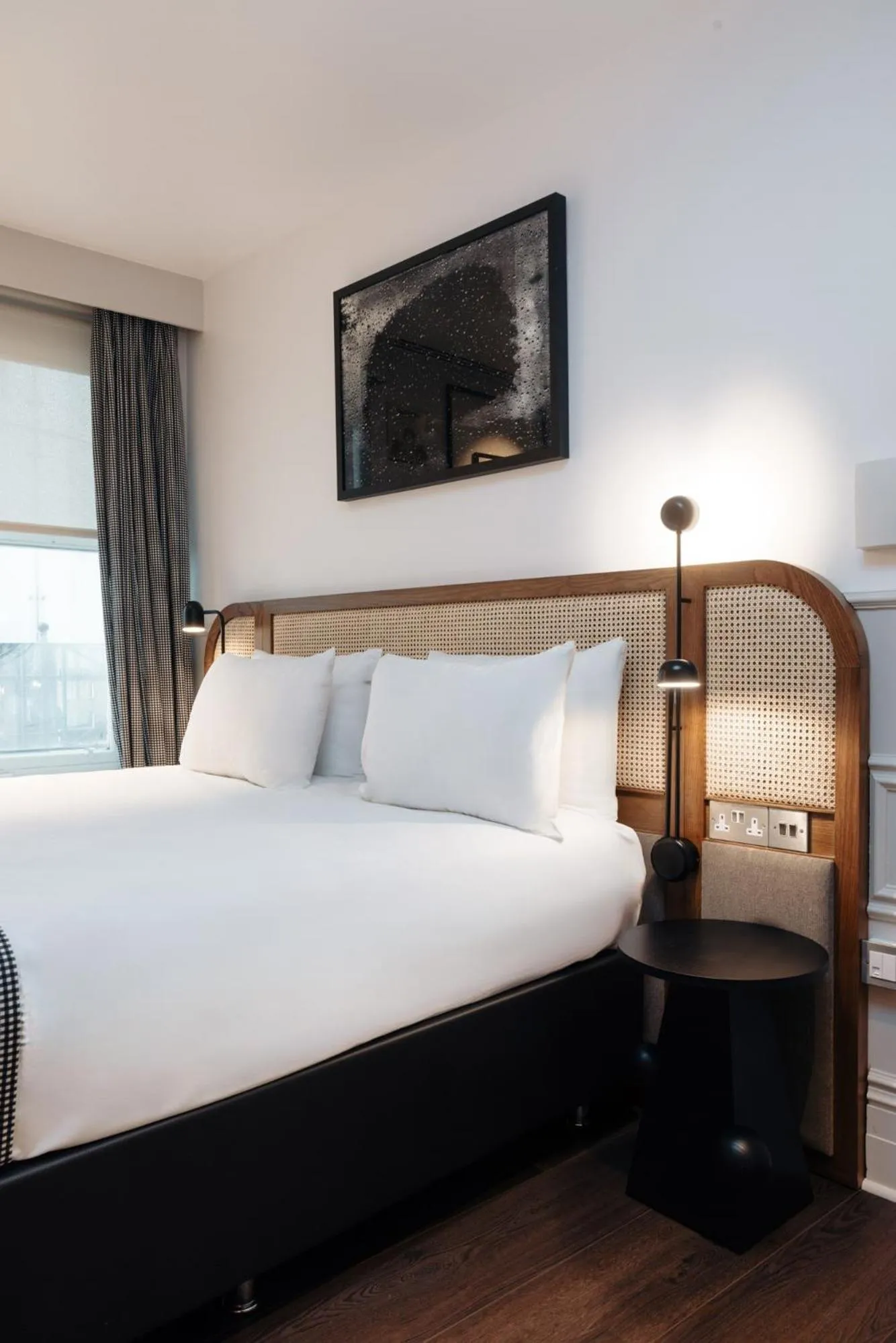 Bed in Leicester House Hotel