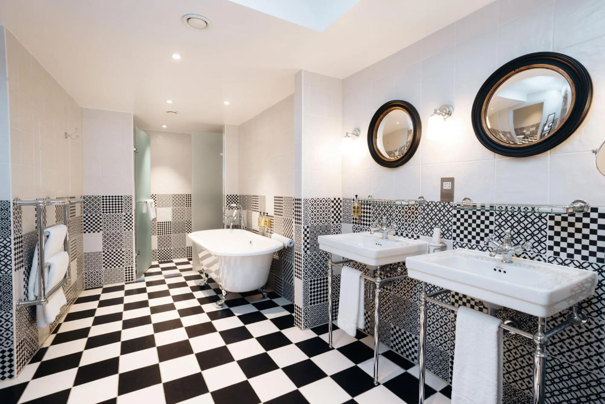 Bathroom in Leicester House Hotel