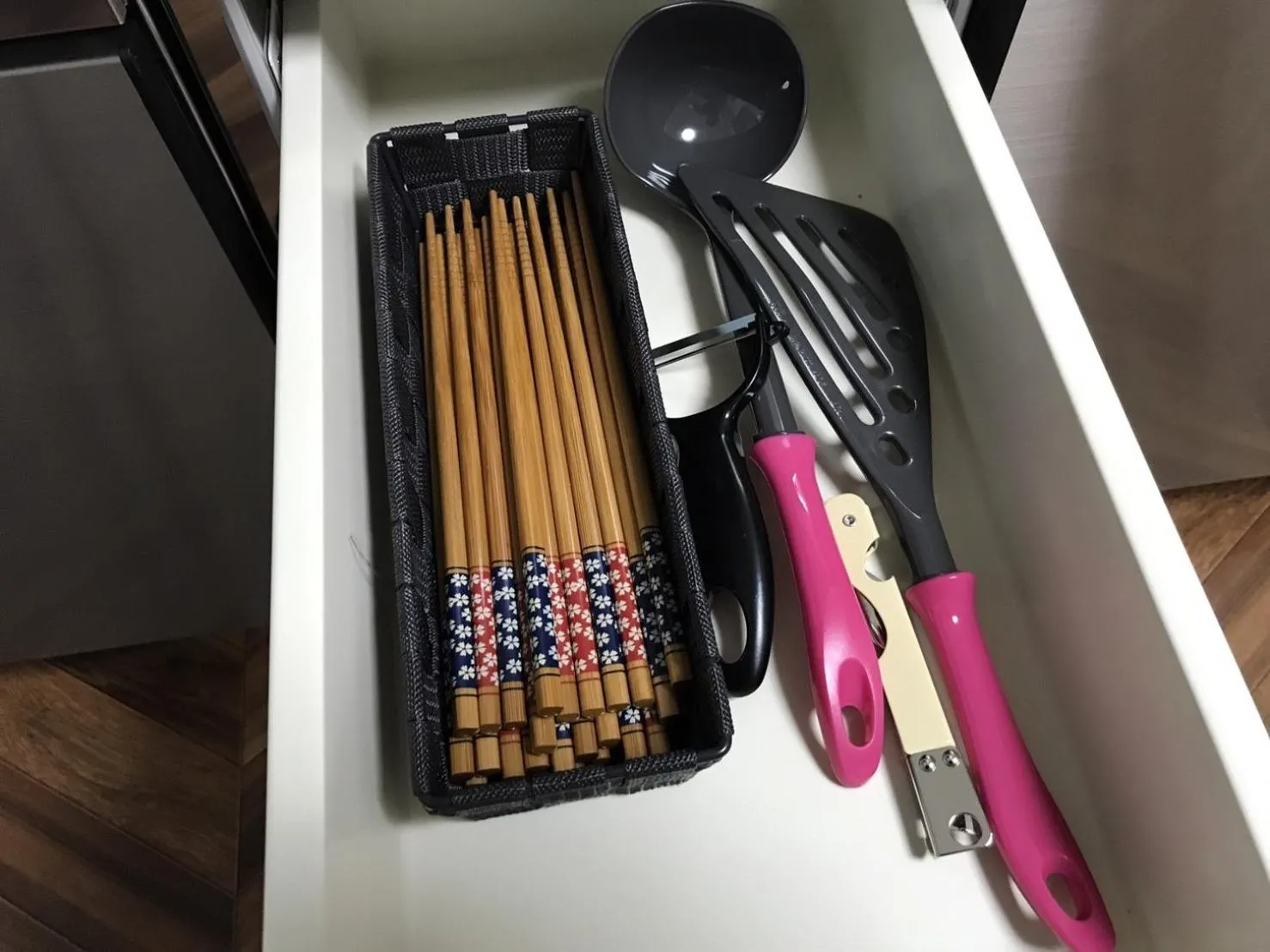 Communal kitchen in Hondori Inn
