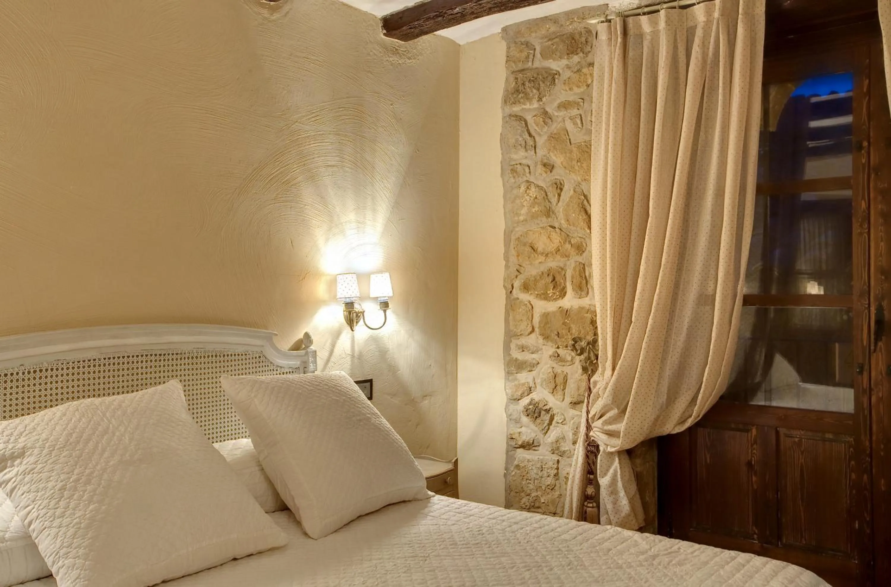 Bedroom, Bed in Hotel Boutique Real Posada De Liena con jacuzzi y Restaurante Liena