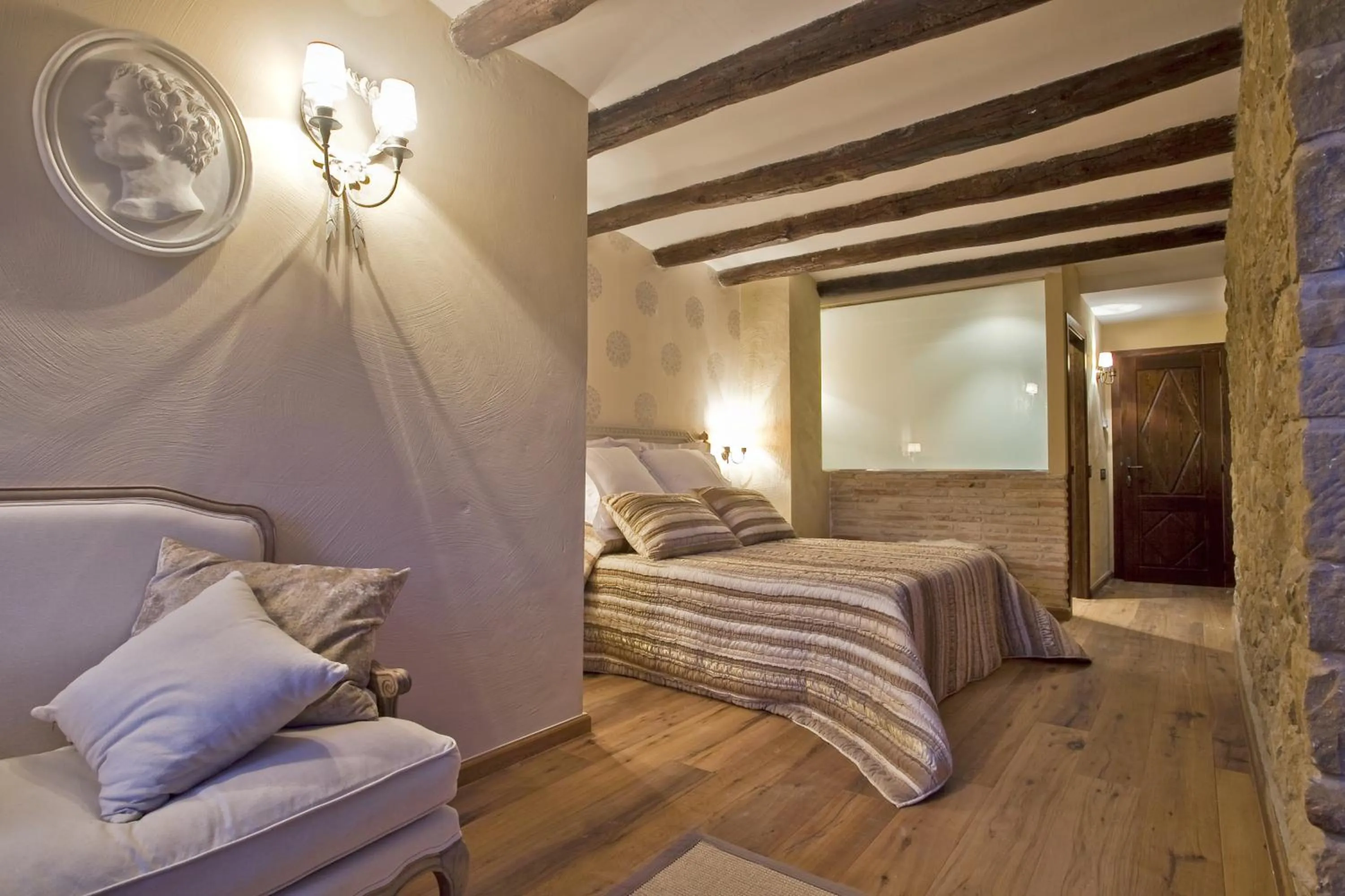 Bedroom, Bed in Hotel Boutique Real Posada De Liena con jacuzzi y Restaurante Liena