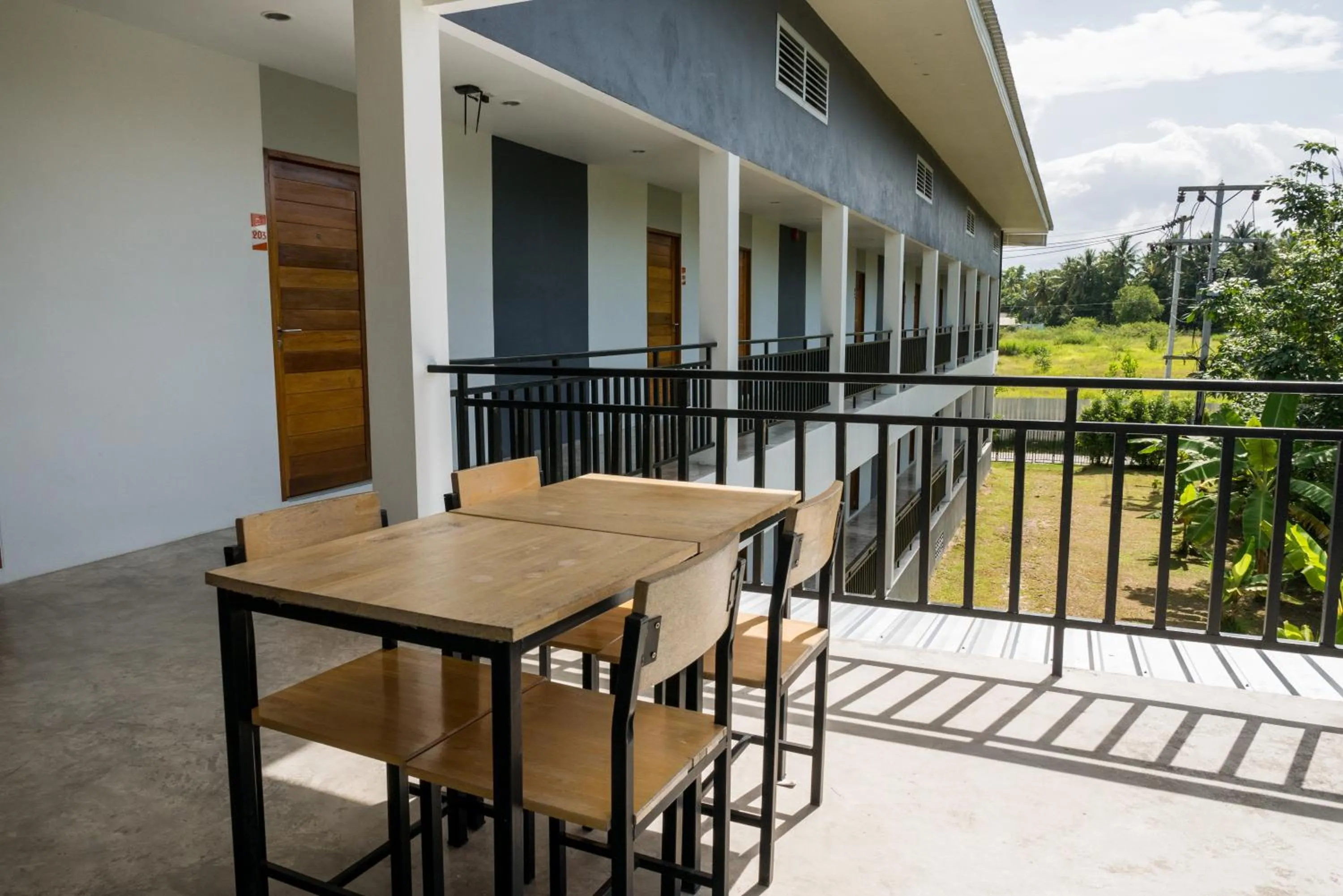 Restaurant/places to eat in B3 Hotel