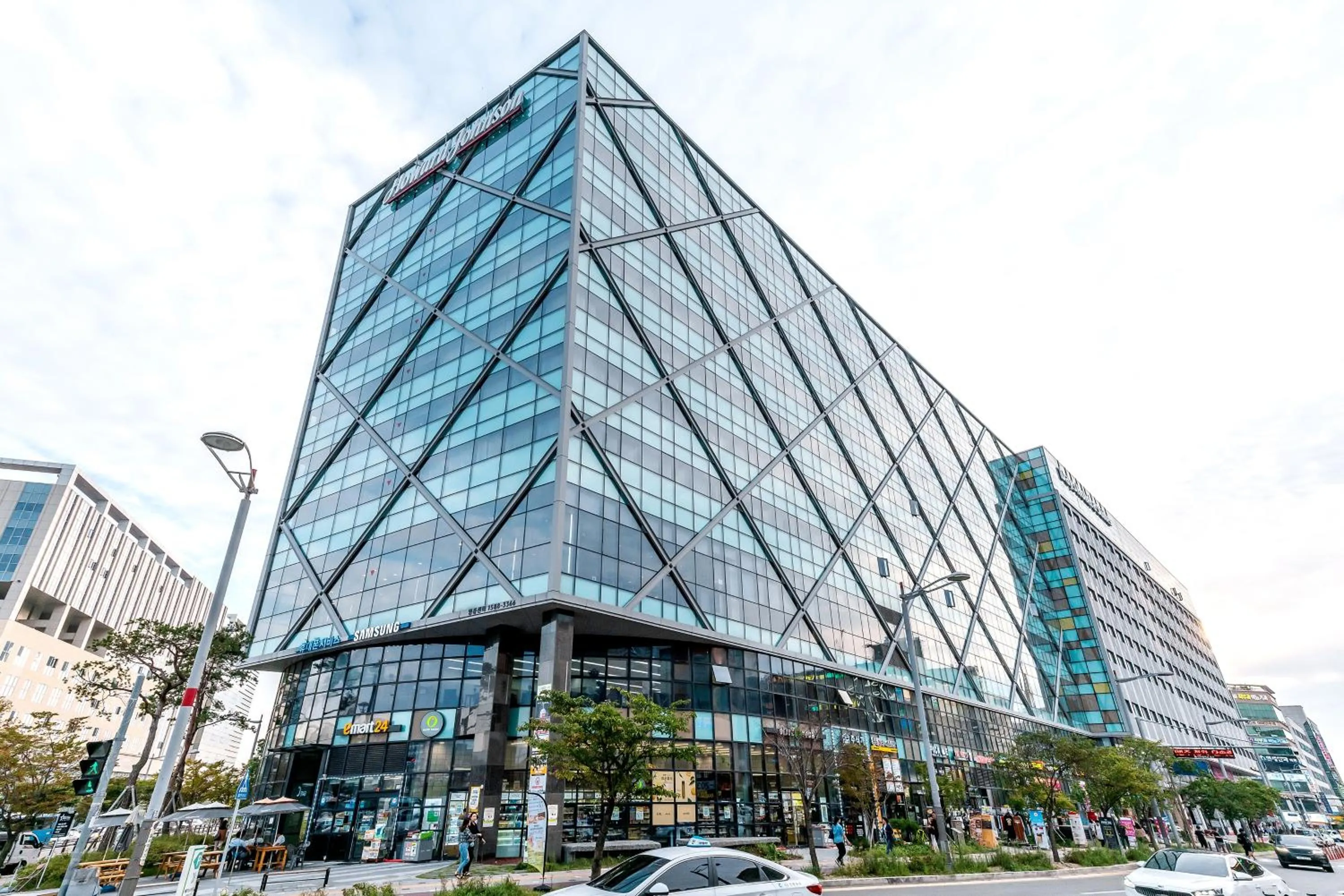 Property building in Howard Johnson by Wyndham Incheon Airport