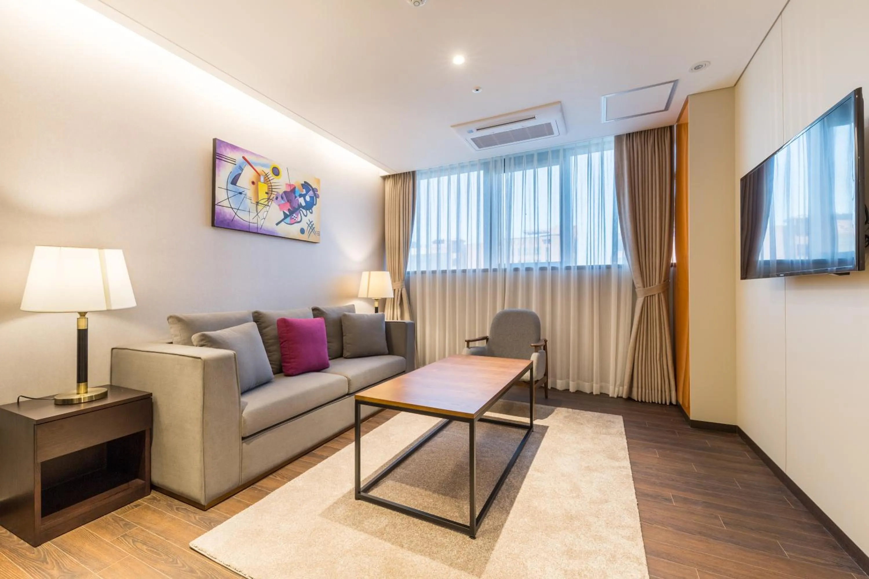 TV and multimedia in Howard Johnson by Wyndham Incheon Airport