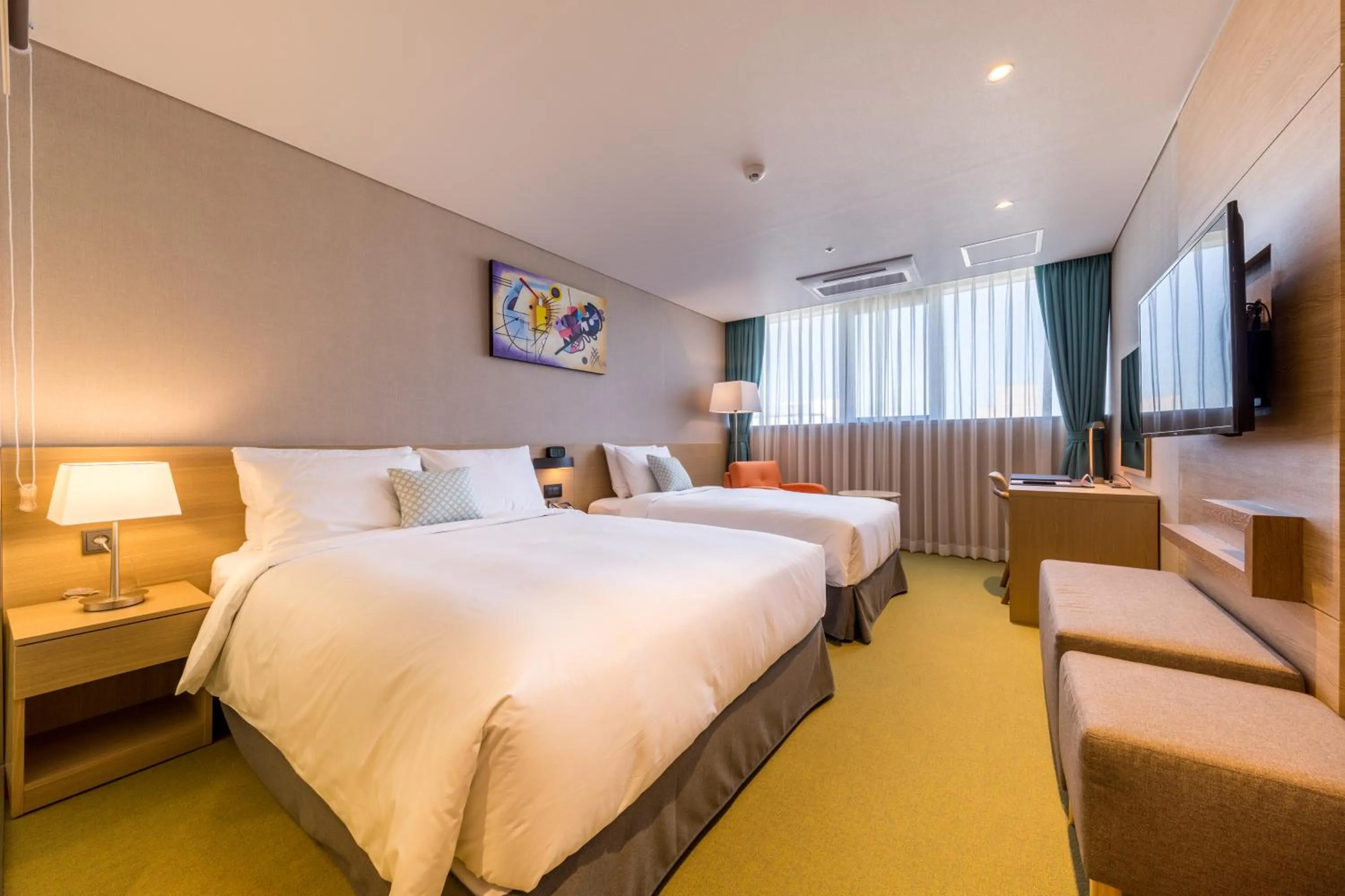 Shower, Bed in Howard Johnson by Wyndham Incheon Airport