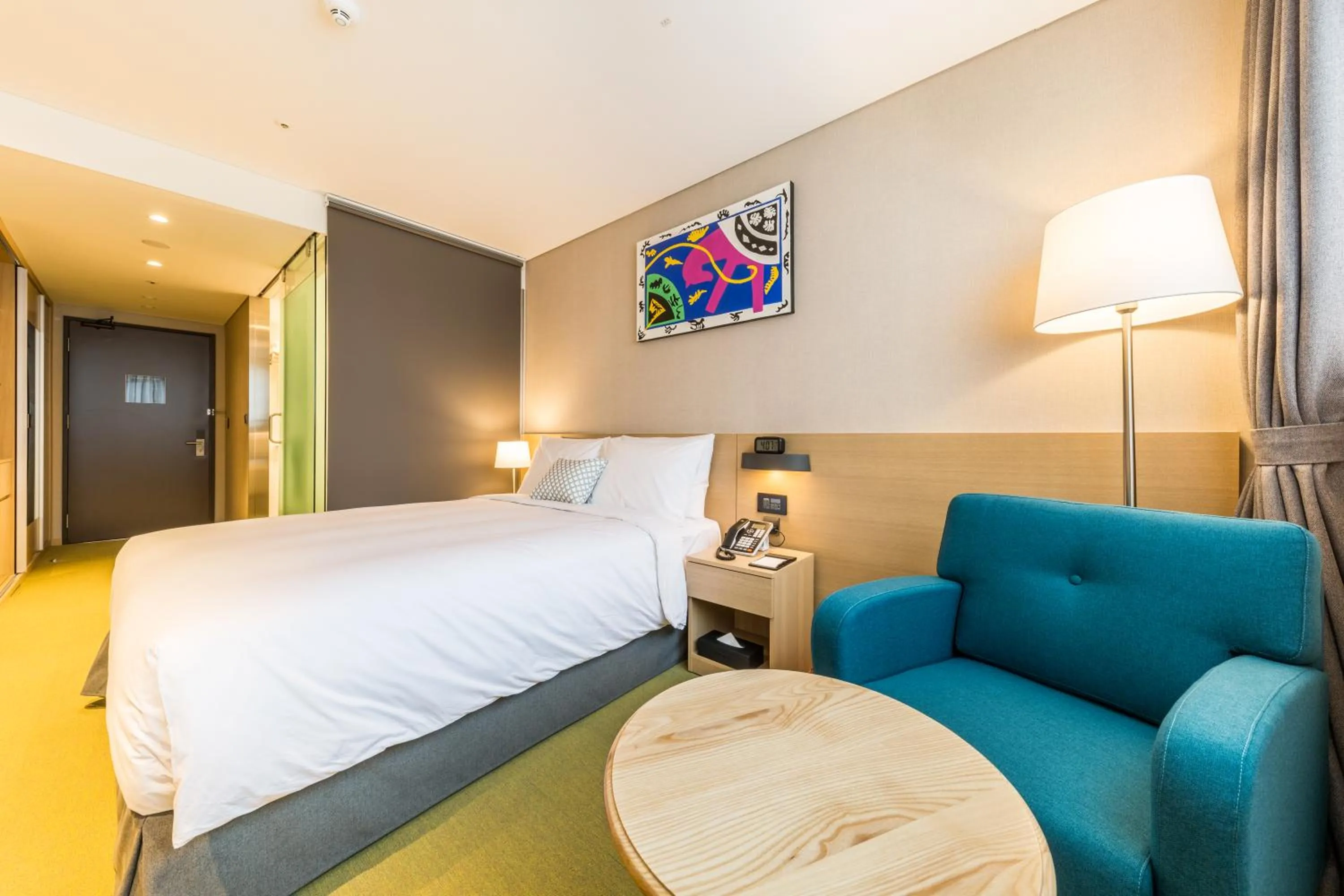 Shower, Bed in Howard Johnson by Wyndham Incheon Airport