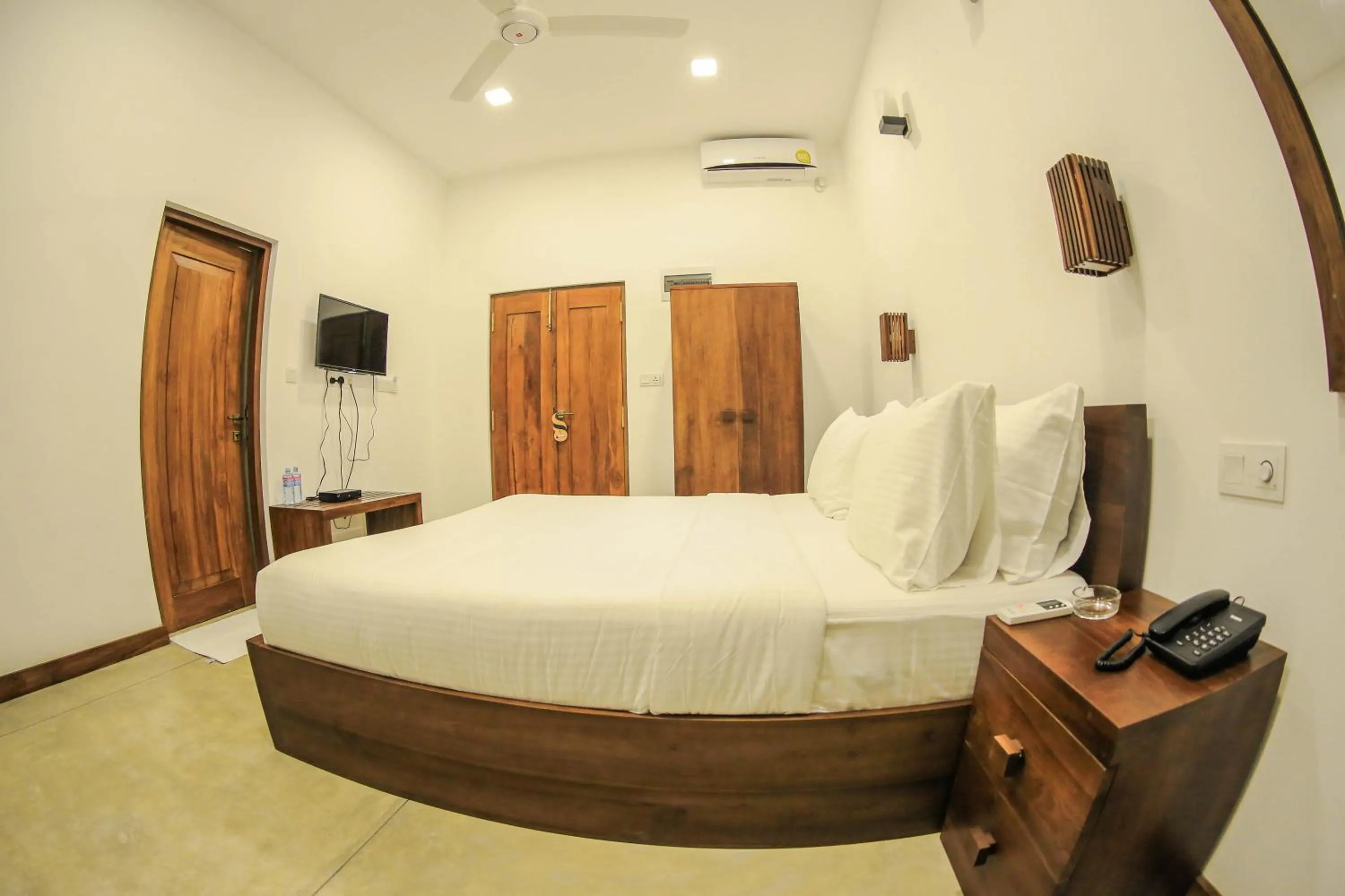 Bathroom, Bed in Somerset Mirissa Eco