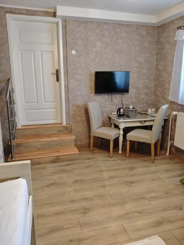Twin Room with Private External Bathroom in Apartments Zámoček Staré časy