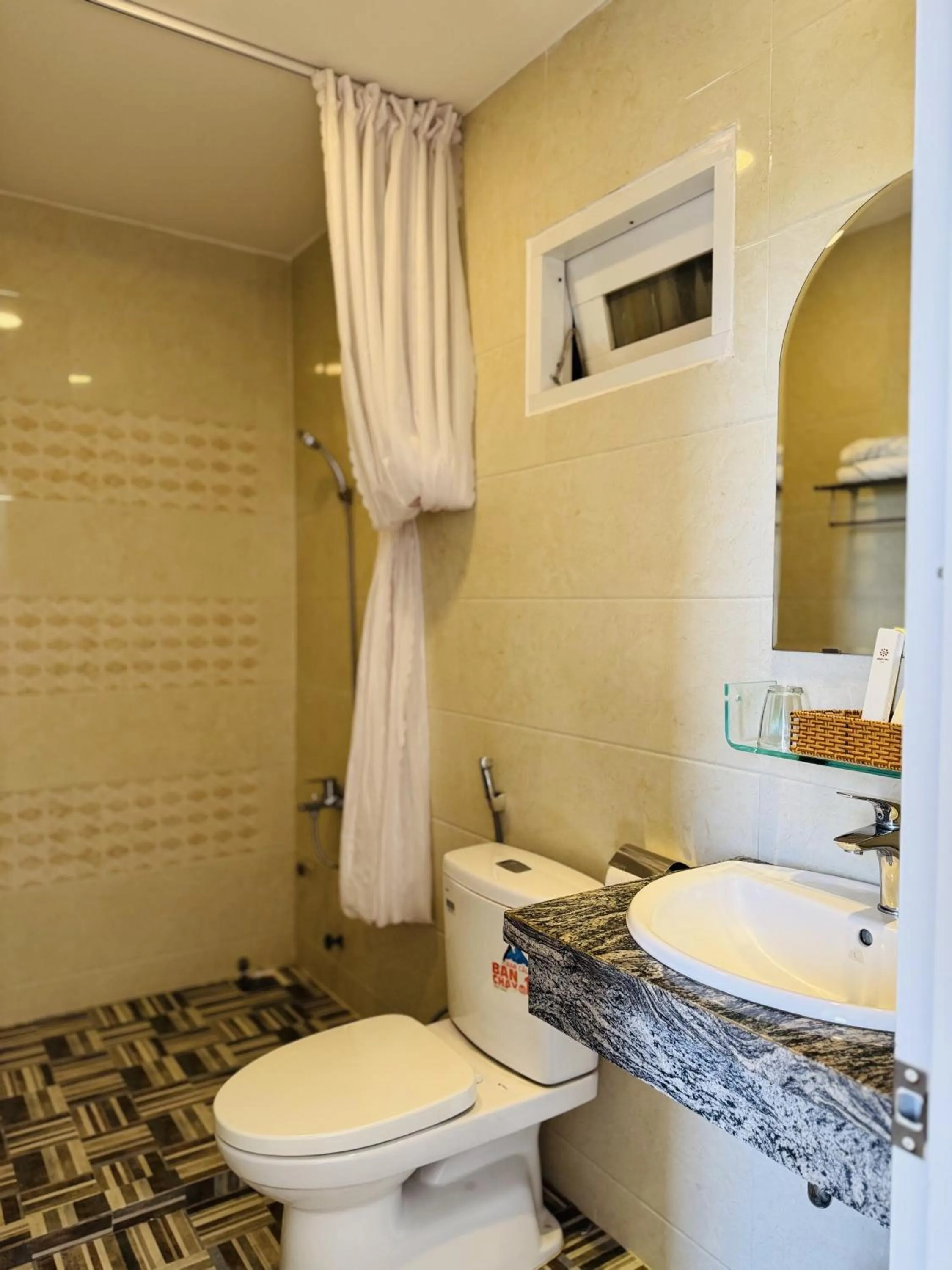 Toilet in Khách Sạn Ninh Chữ