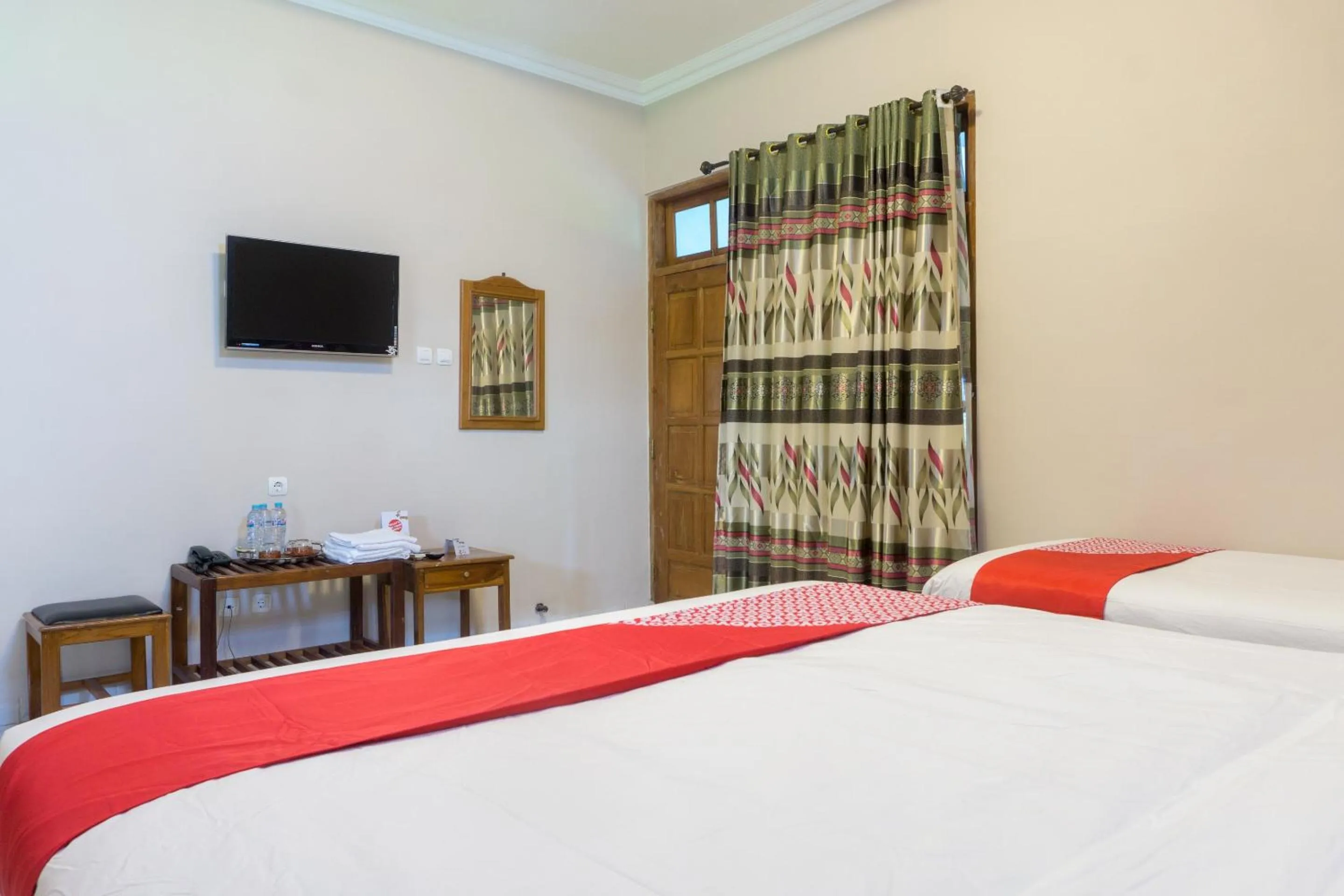 Bedroom, Bed in Hotel O Srikandi Hotel