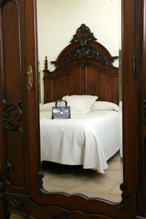 Photo of the whole room, Bed in La Posada Del Infante