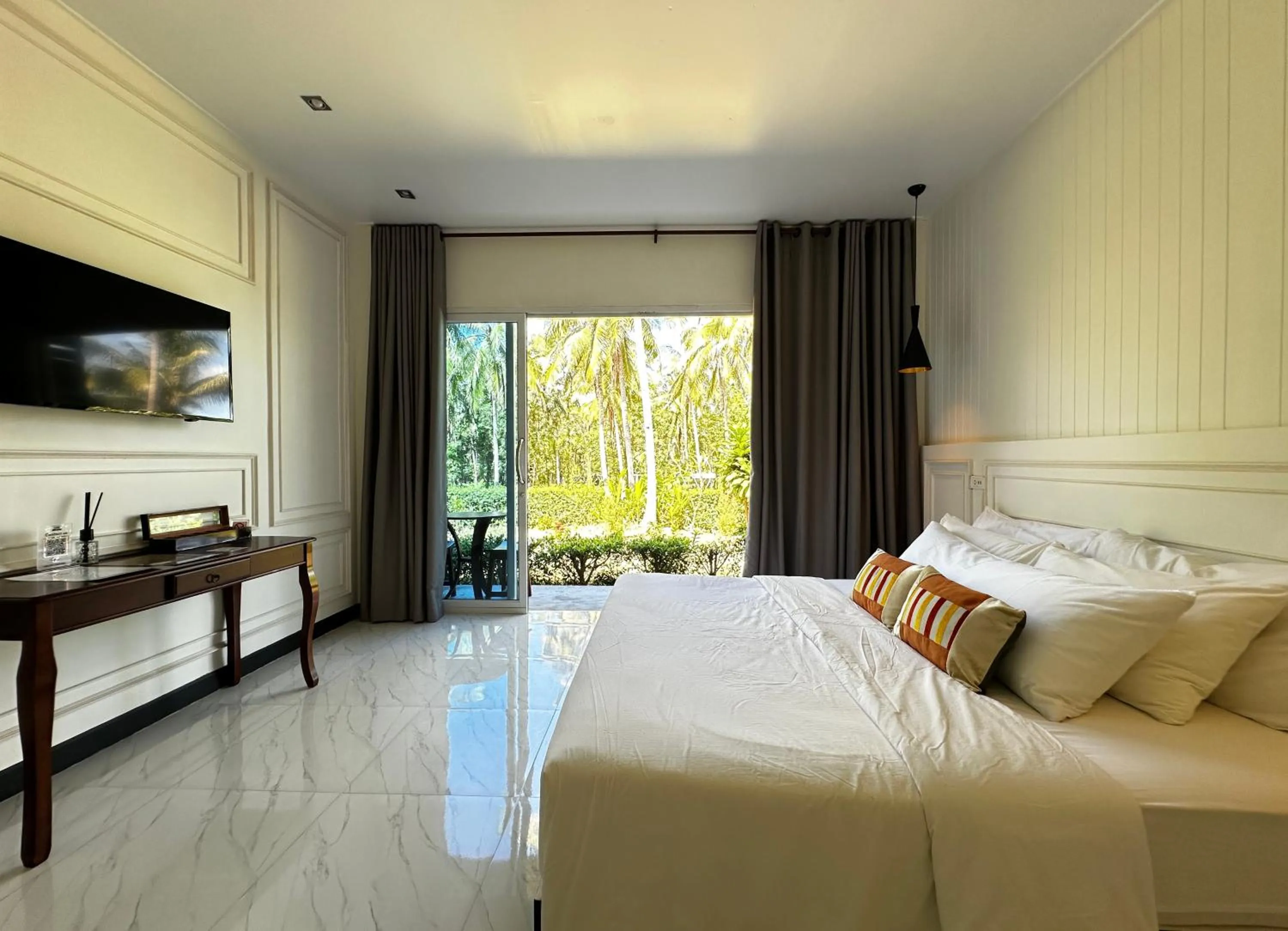 Photo of the whole room, Bed in Koh Kood BED's