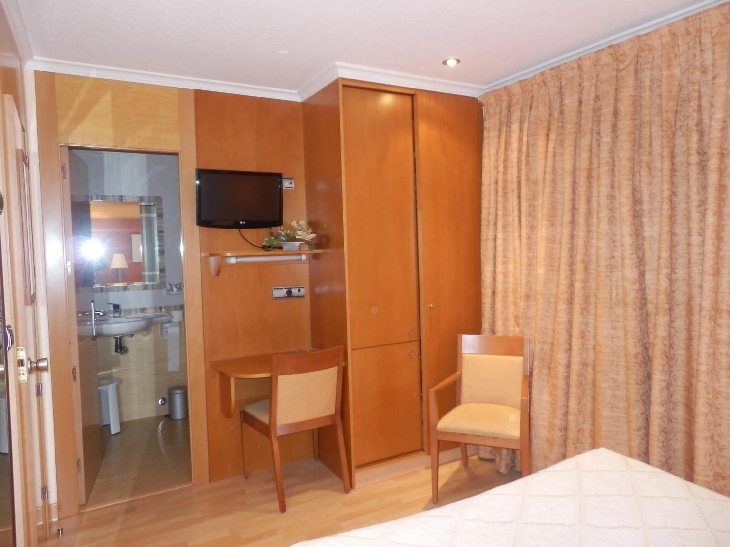 Photo of the whole room, Bed in Hotel Restaurante Salvadora