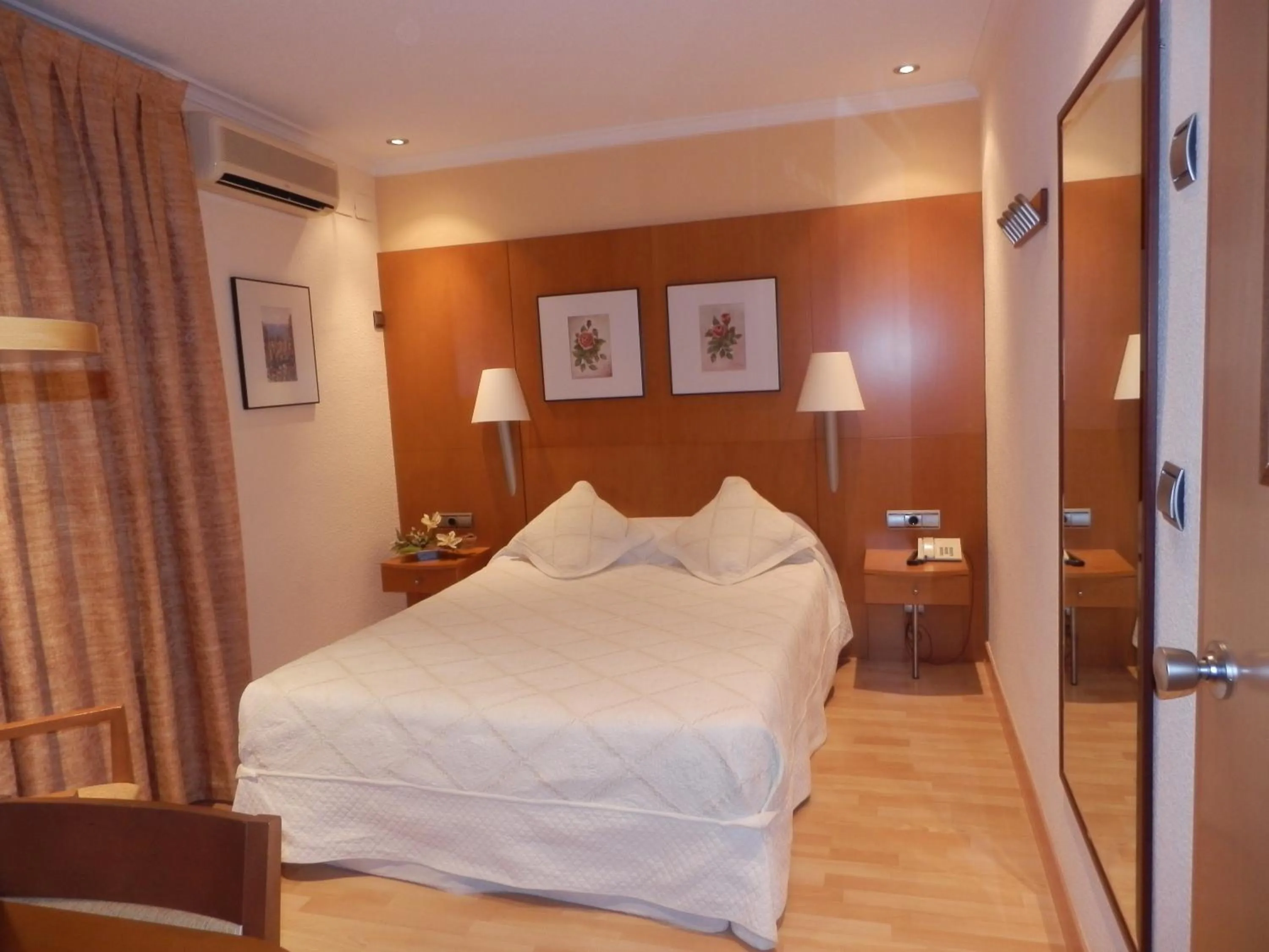 Photo of the whole room, Bed in Hotel Restaurante Salvadora