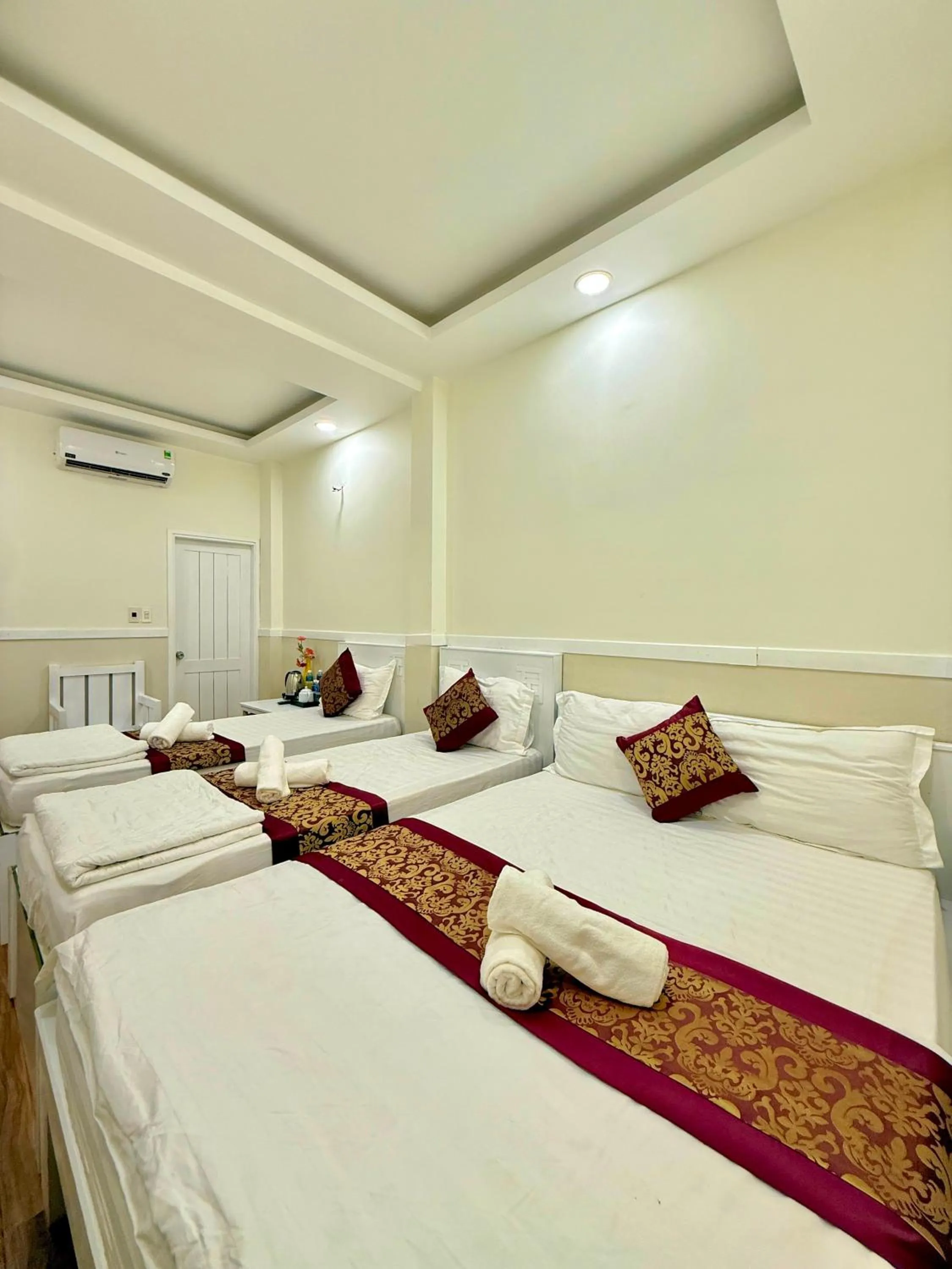 Bed in Hotel Minh Hang