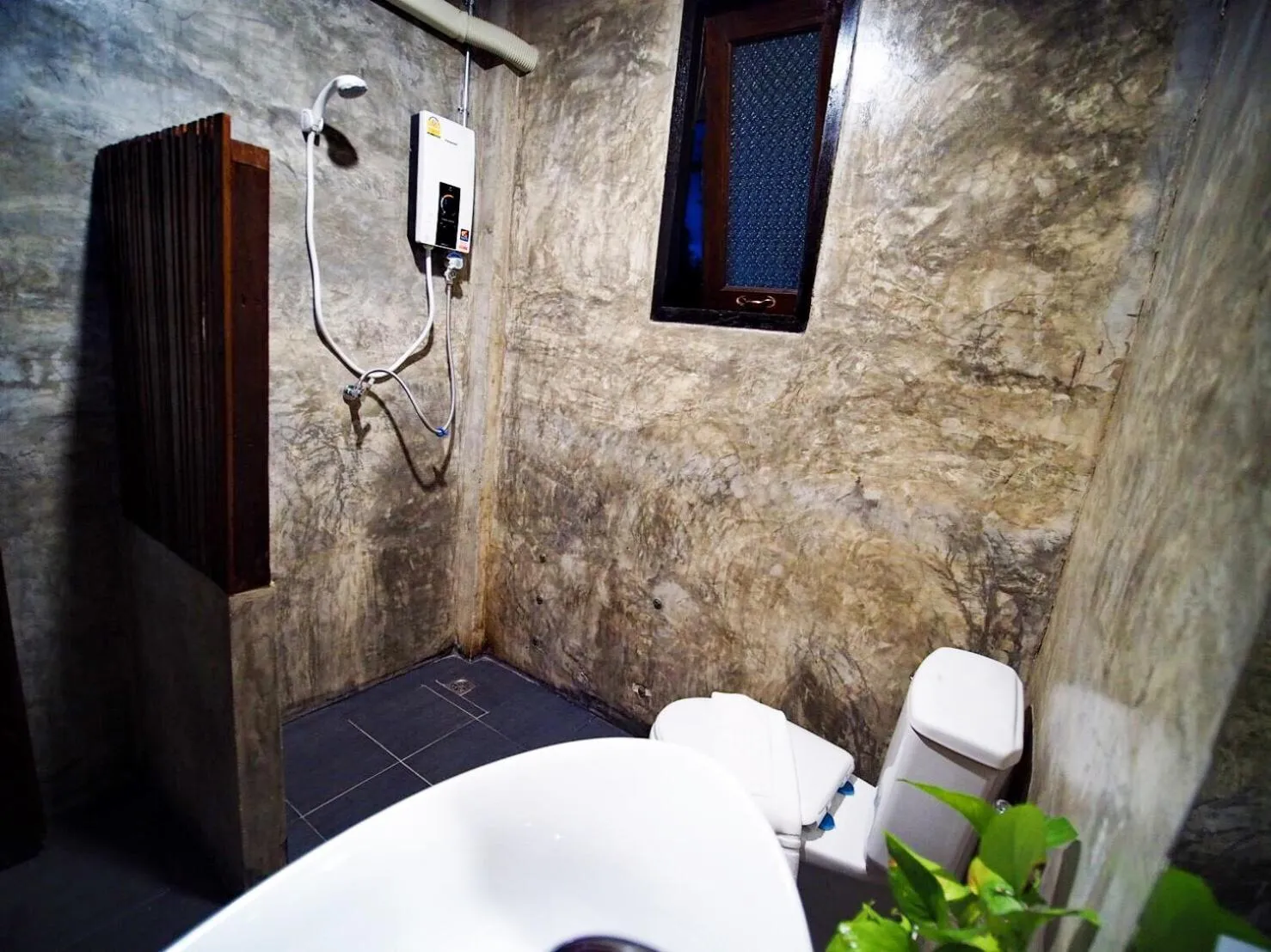 Shower in Pround Nan Cottage