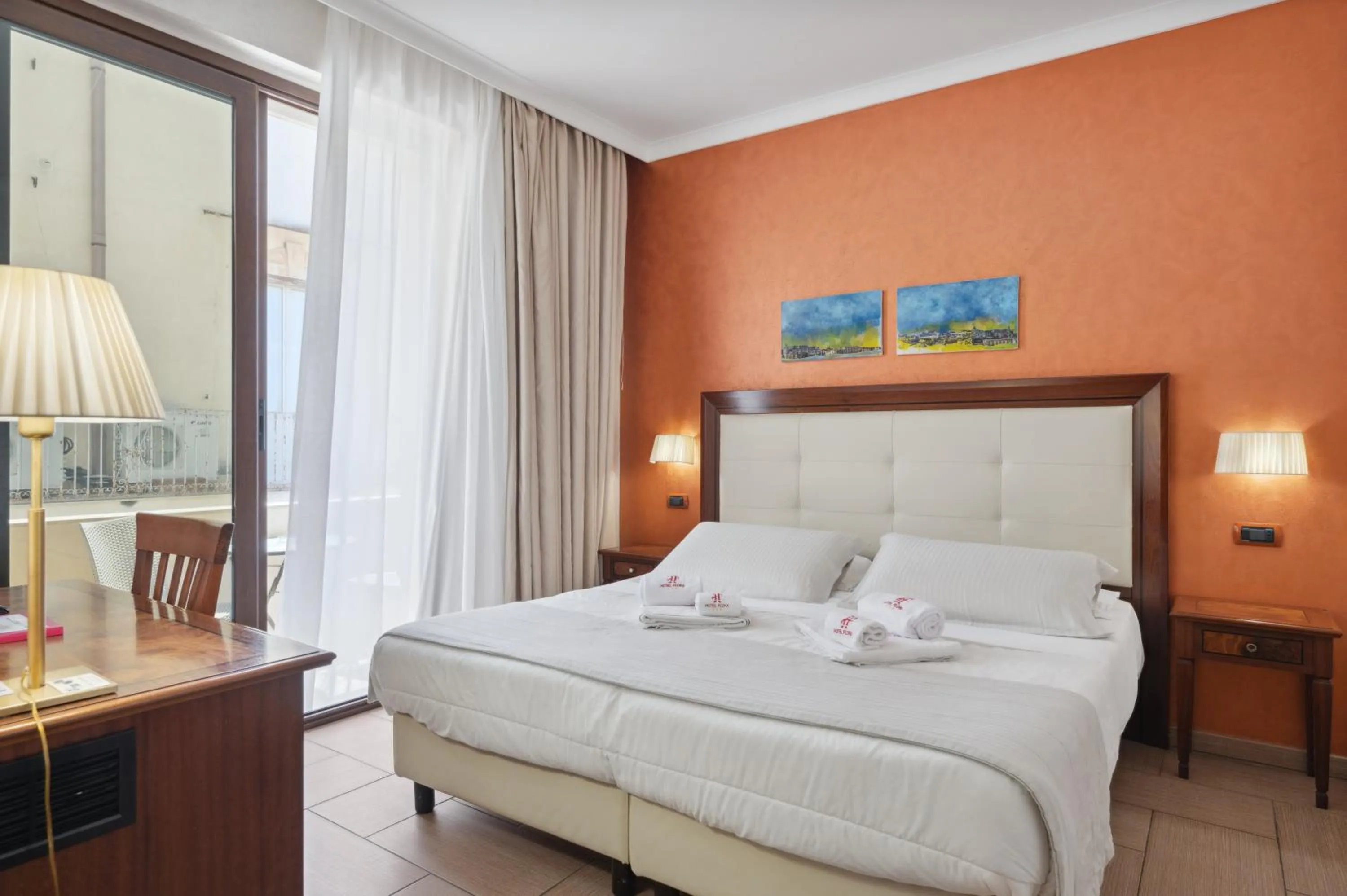 Bedroom, Bed in Hotel Flora