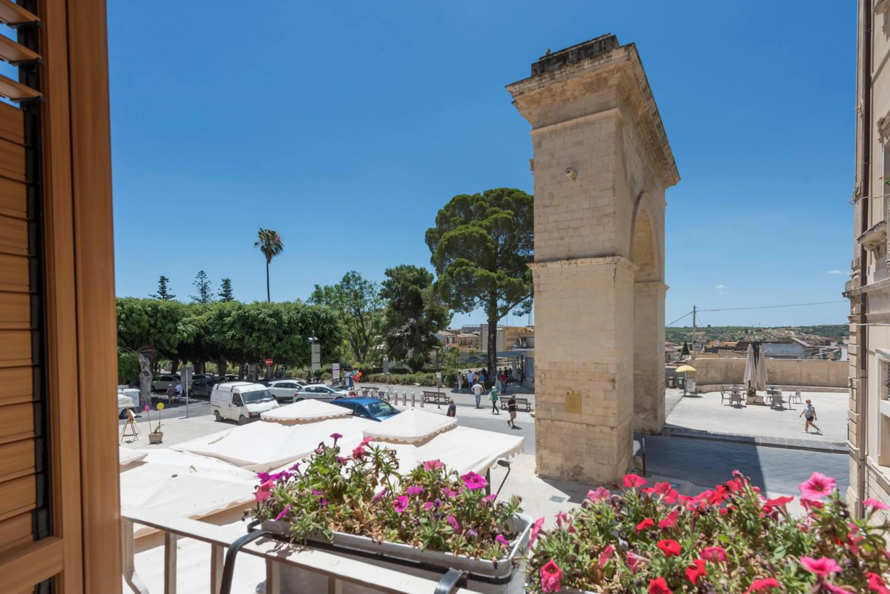 Photo of the whole room in Hotel Flora