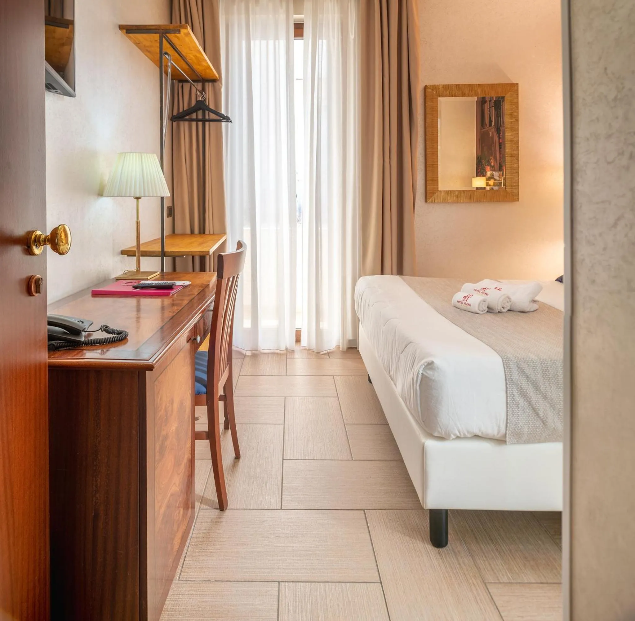 Bedroom, Bed in Hotel Flora