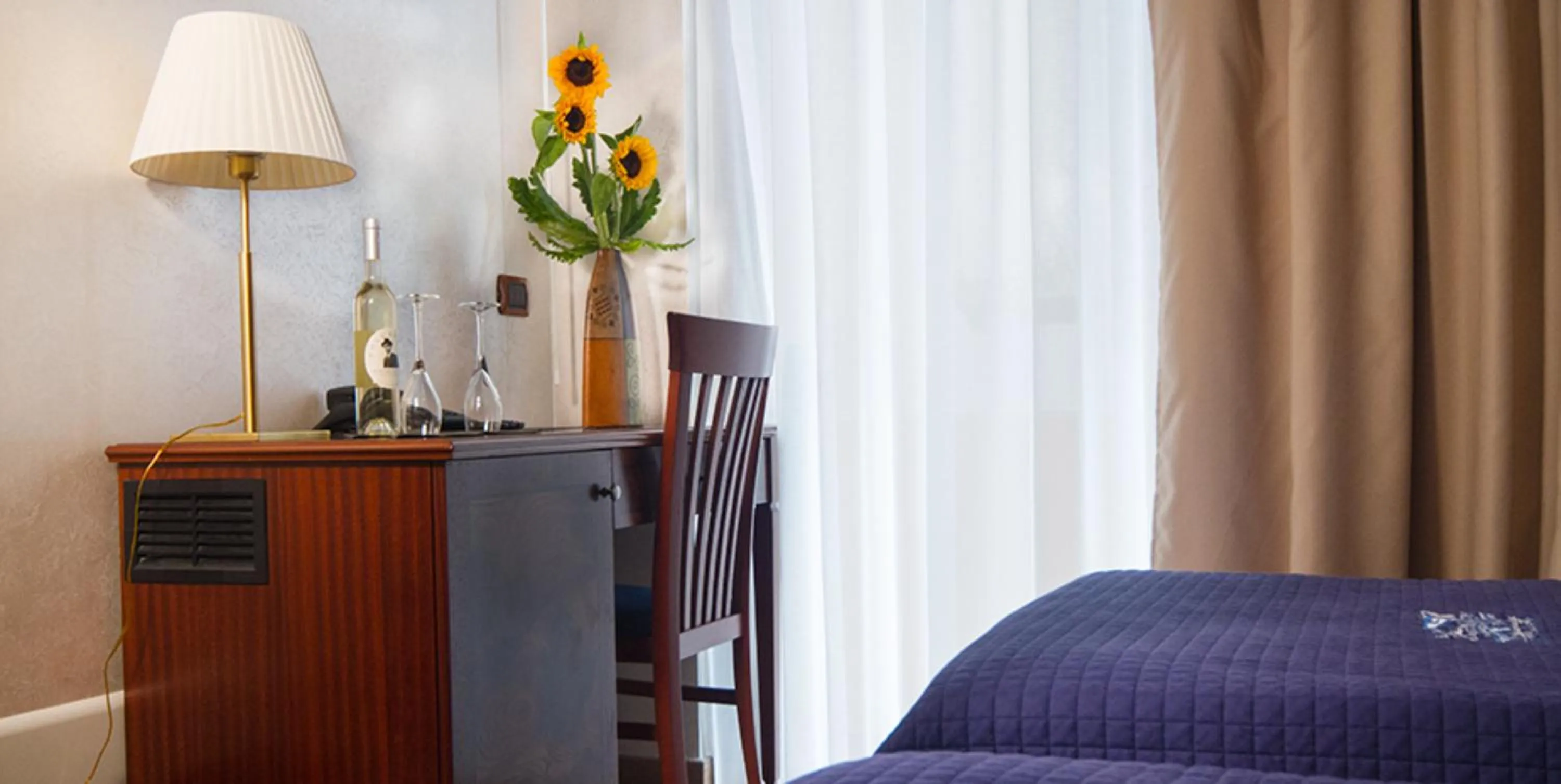 Photo of the whole room, Bed in Hotel Flora