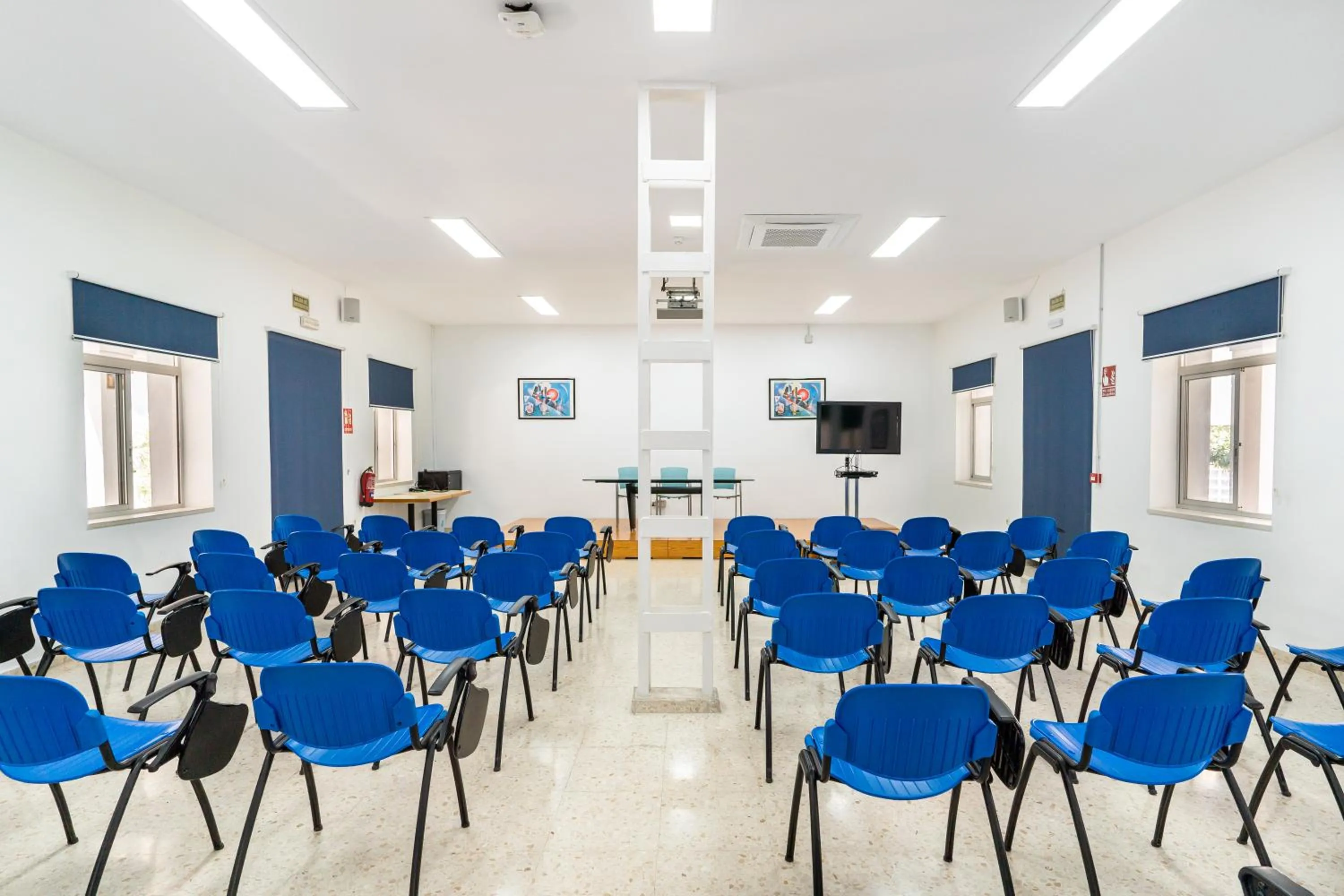Meeting/conference room in Albergue Inturjoven Malaga