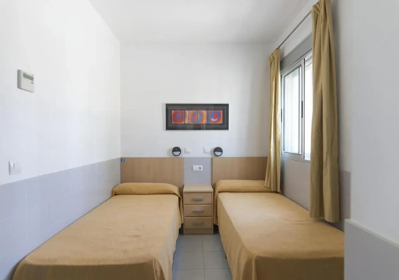Twin Room with Bathroom - single occupancy in Albergue Inturjoven Malaga Twin Room with Bathroom - single occupancy in Albergue Inturjoven Malaga