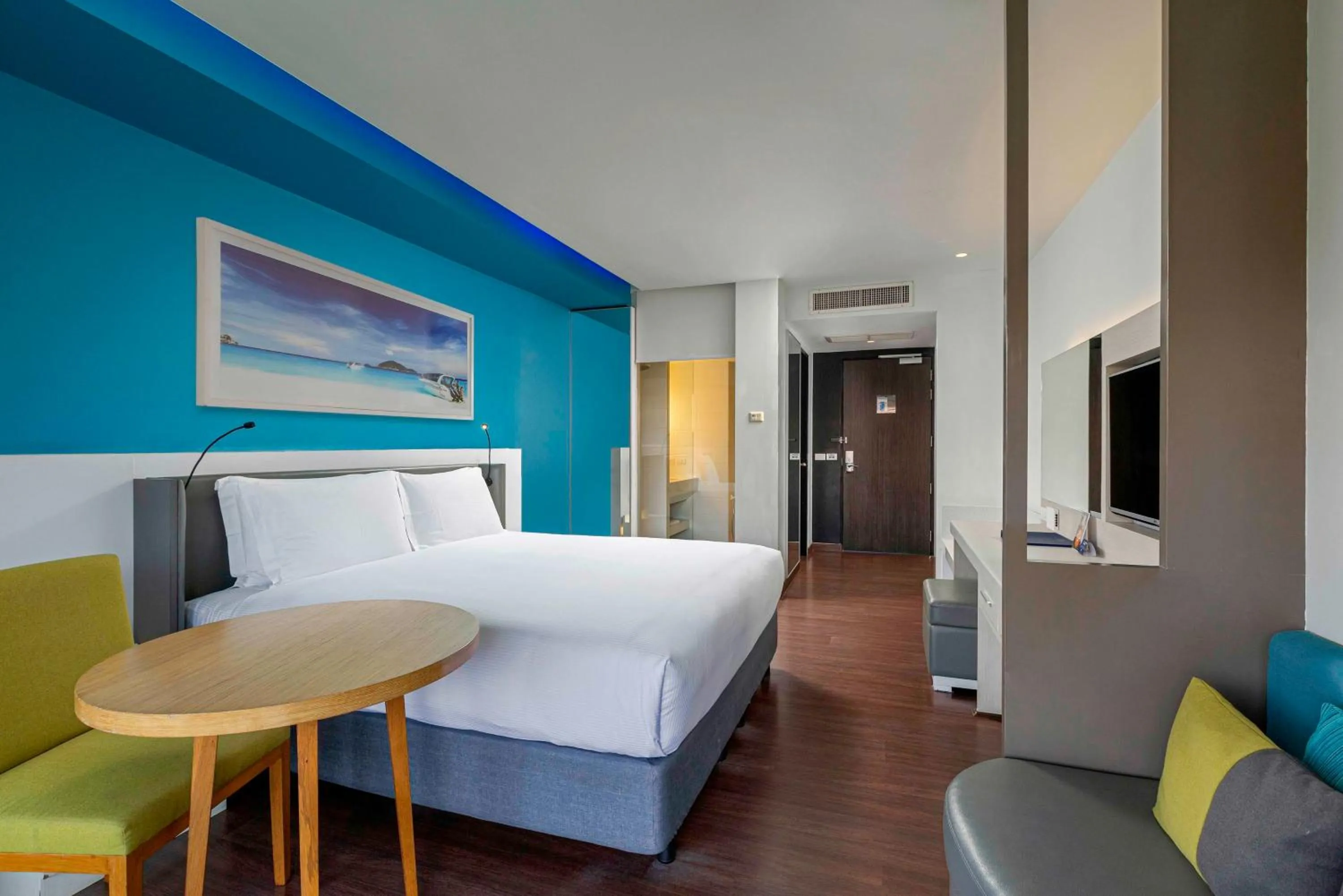 Photo of the whole room, Bed in DoubleTree by Hilton Phuket Banthai Resort