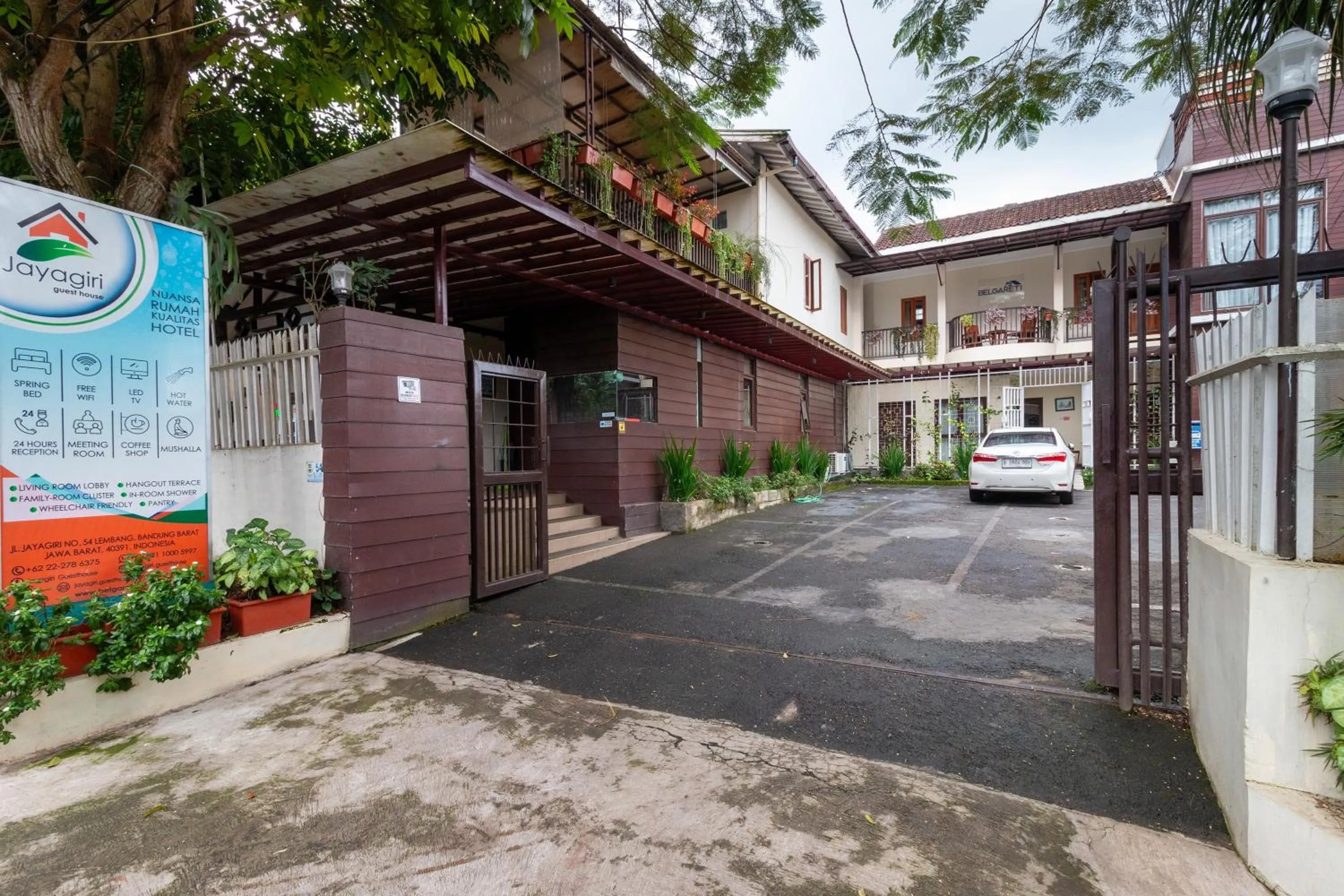 Parking in Jayagiri Guesthouse By Belgareti