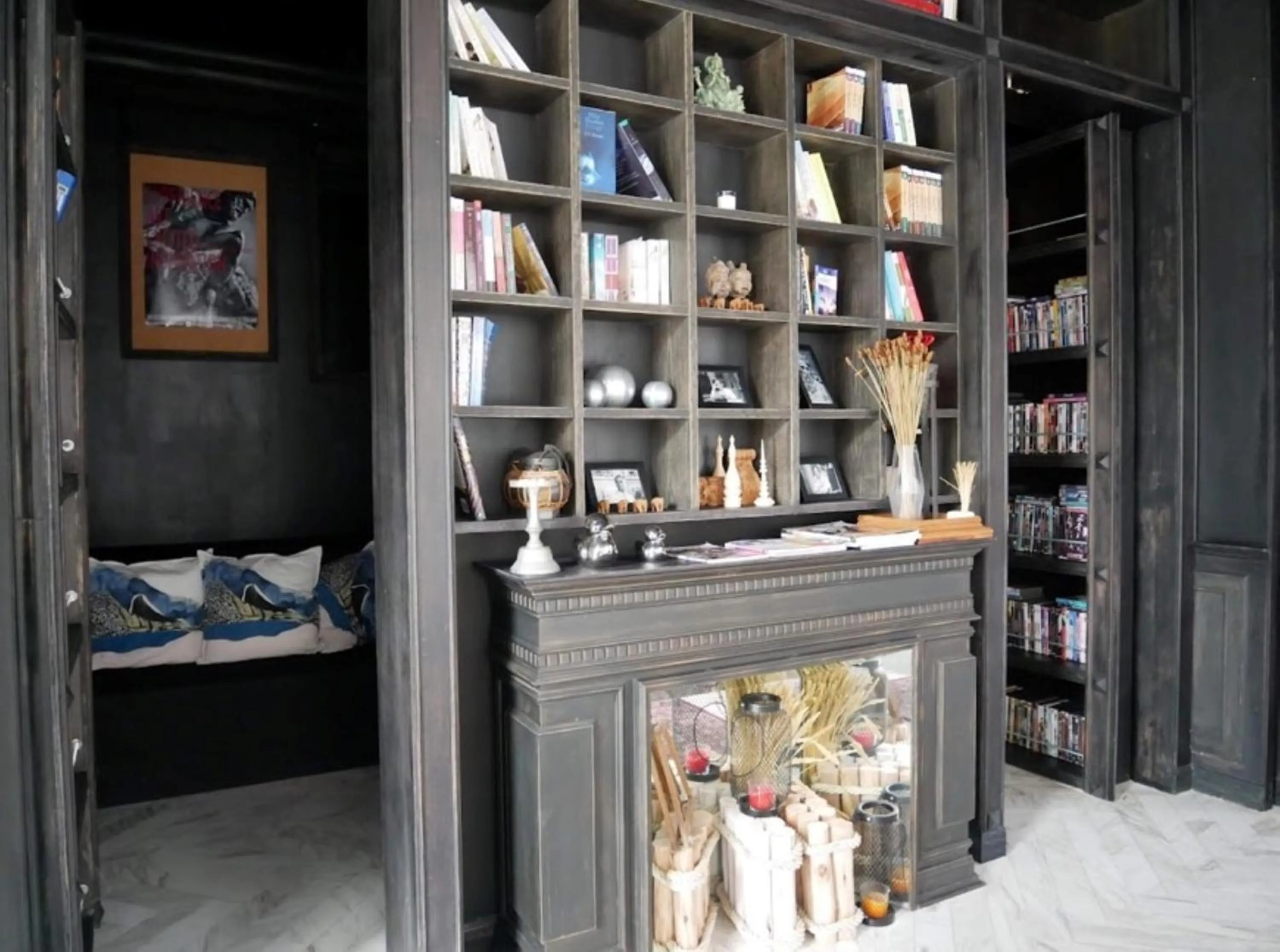 Library in Shade House - Phuket Downtown