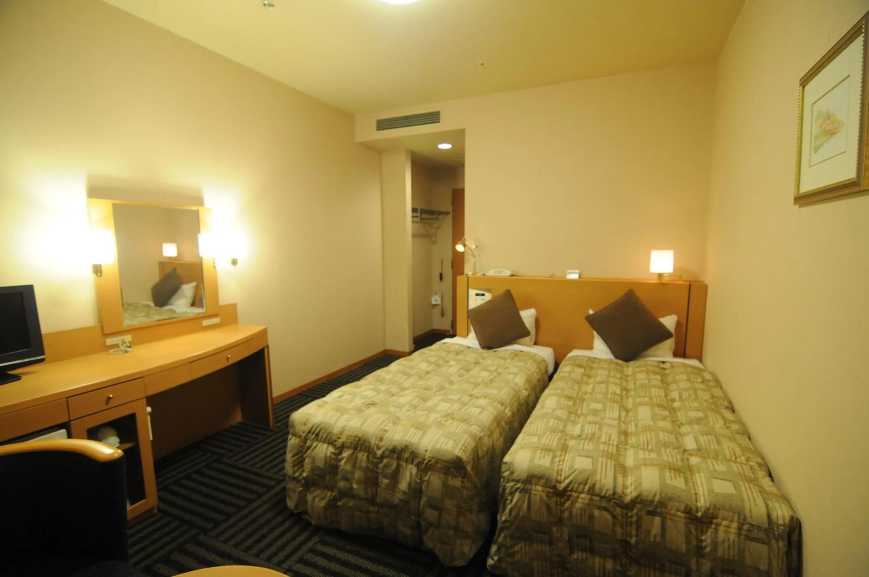 Photo of the whole room, Bed in Yamagata Eki Nishiguchi Washington Hotel