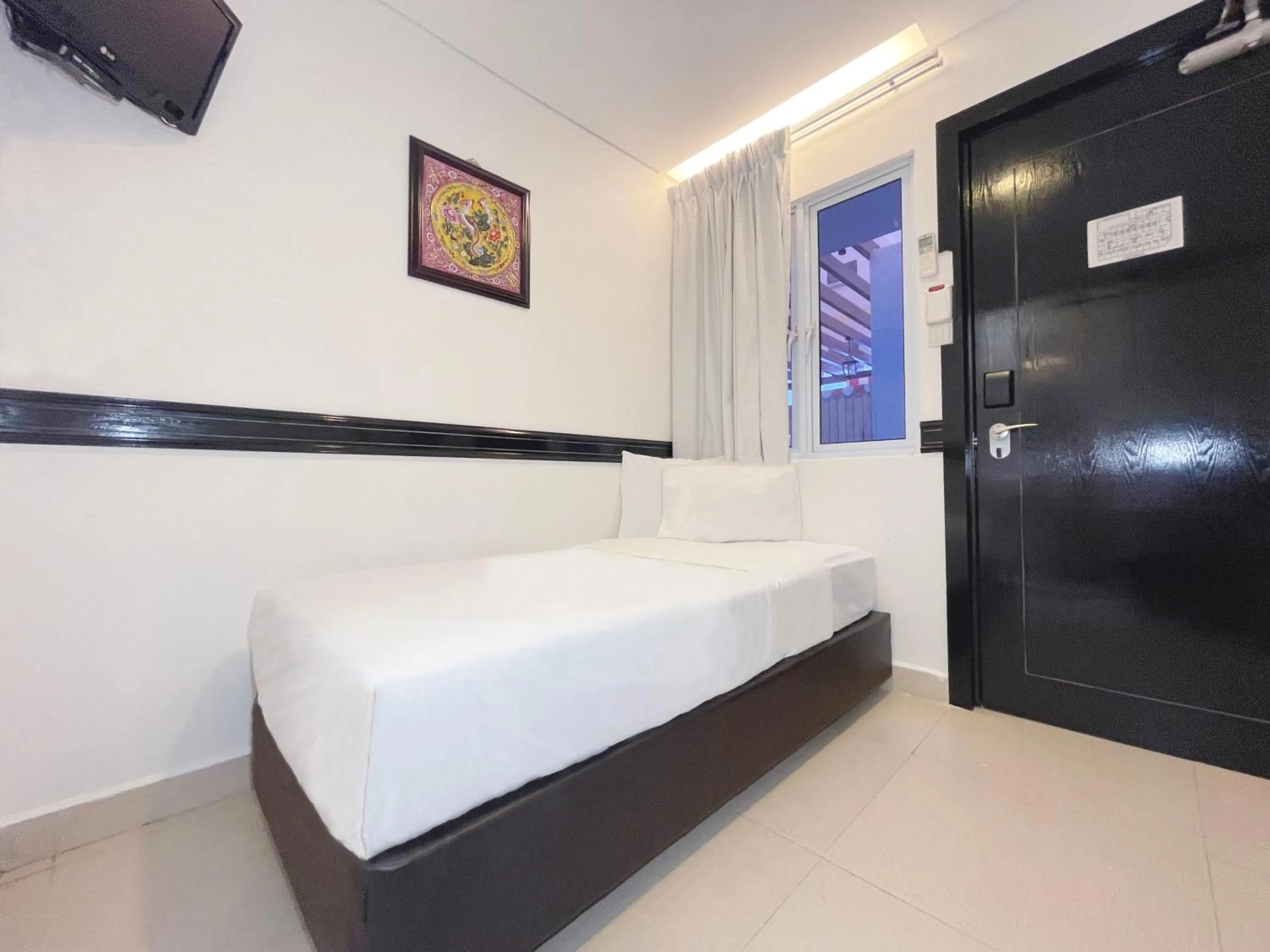 Photo of the whole room, Bed in The Snooze Hotel Marine Parade