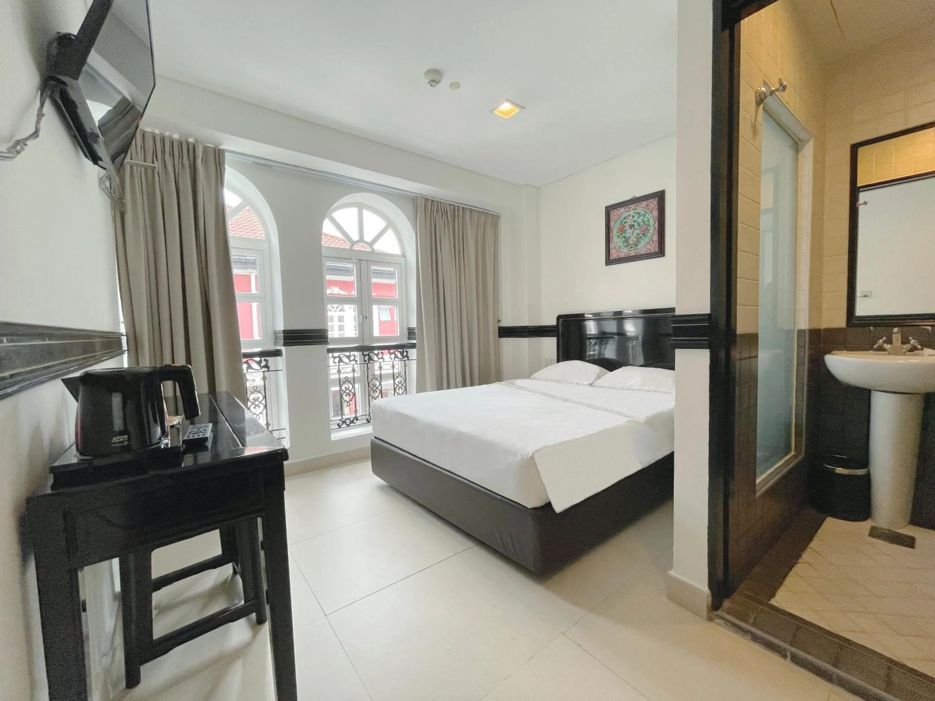 Toilet, Bed in The Snooze Hotel Marine Parade