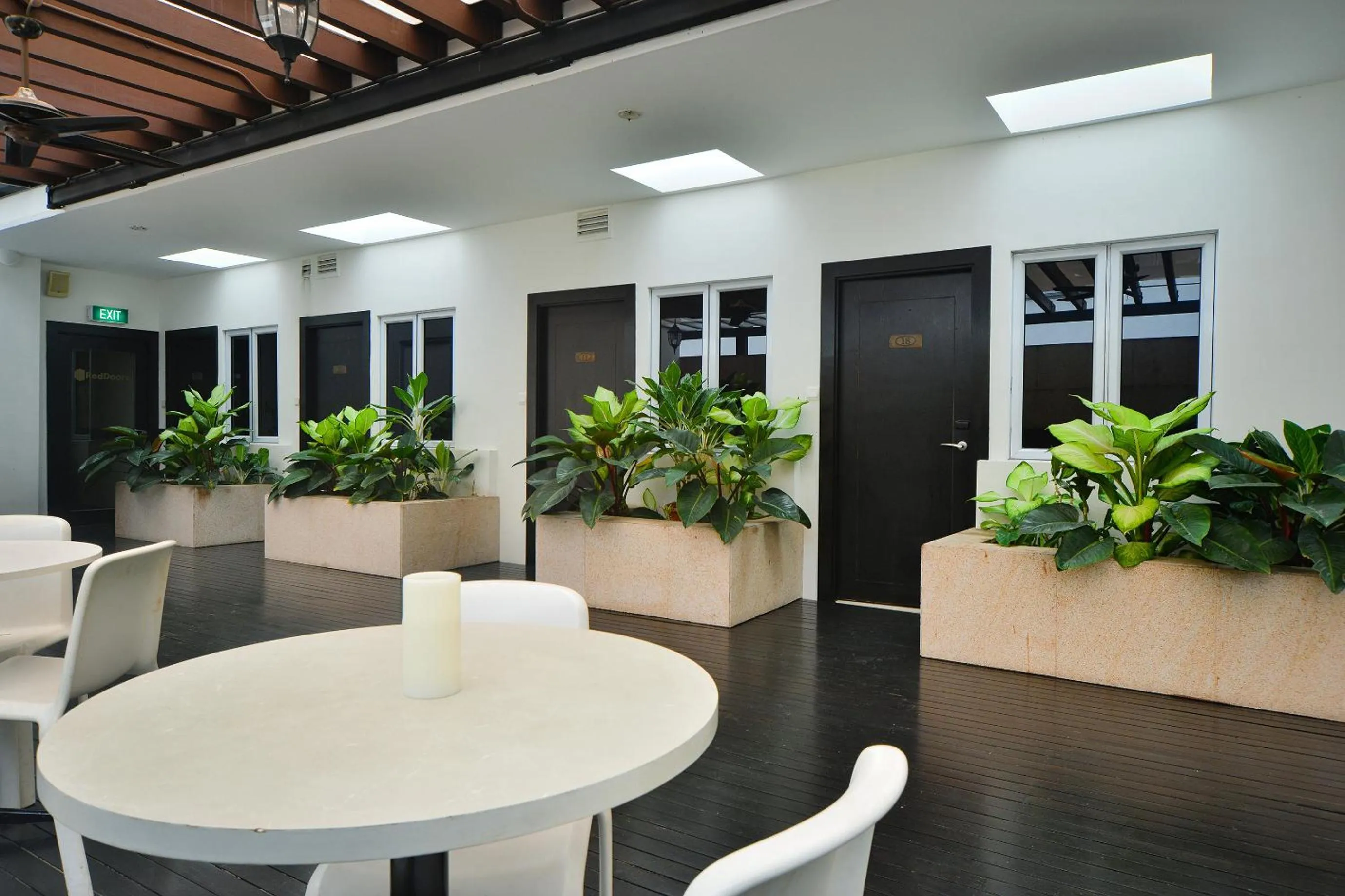 Restaurant/places to eat in The Snooze Hotel Marine Parade