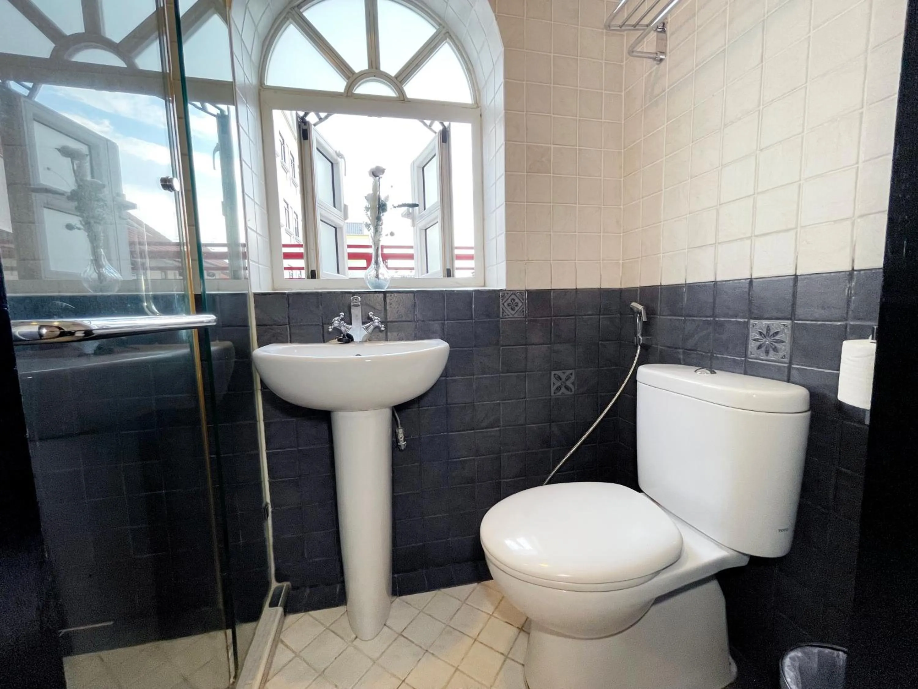 Bathroom in The Snooze Hotel Marine Parade