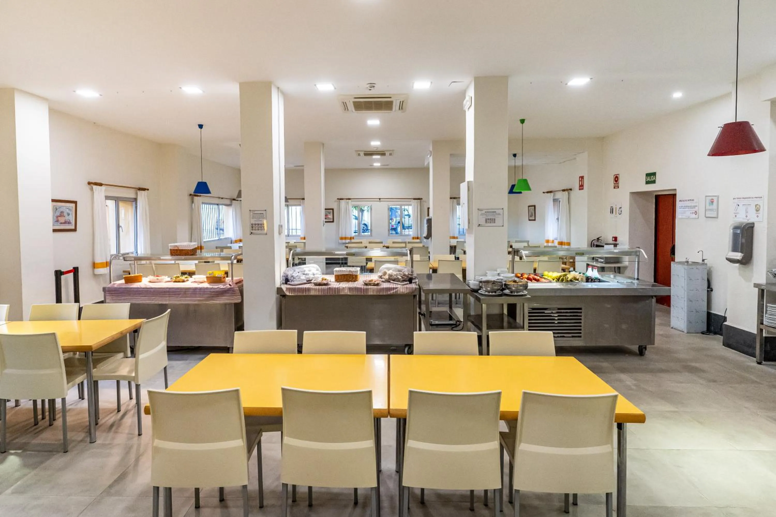 Dining area in Albergue Inturjoven Marbella