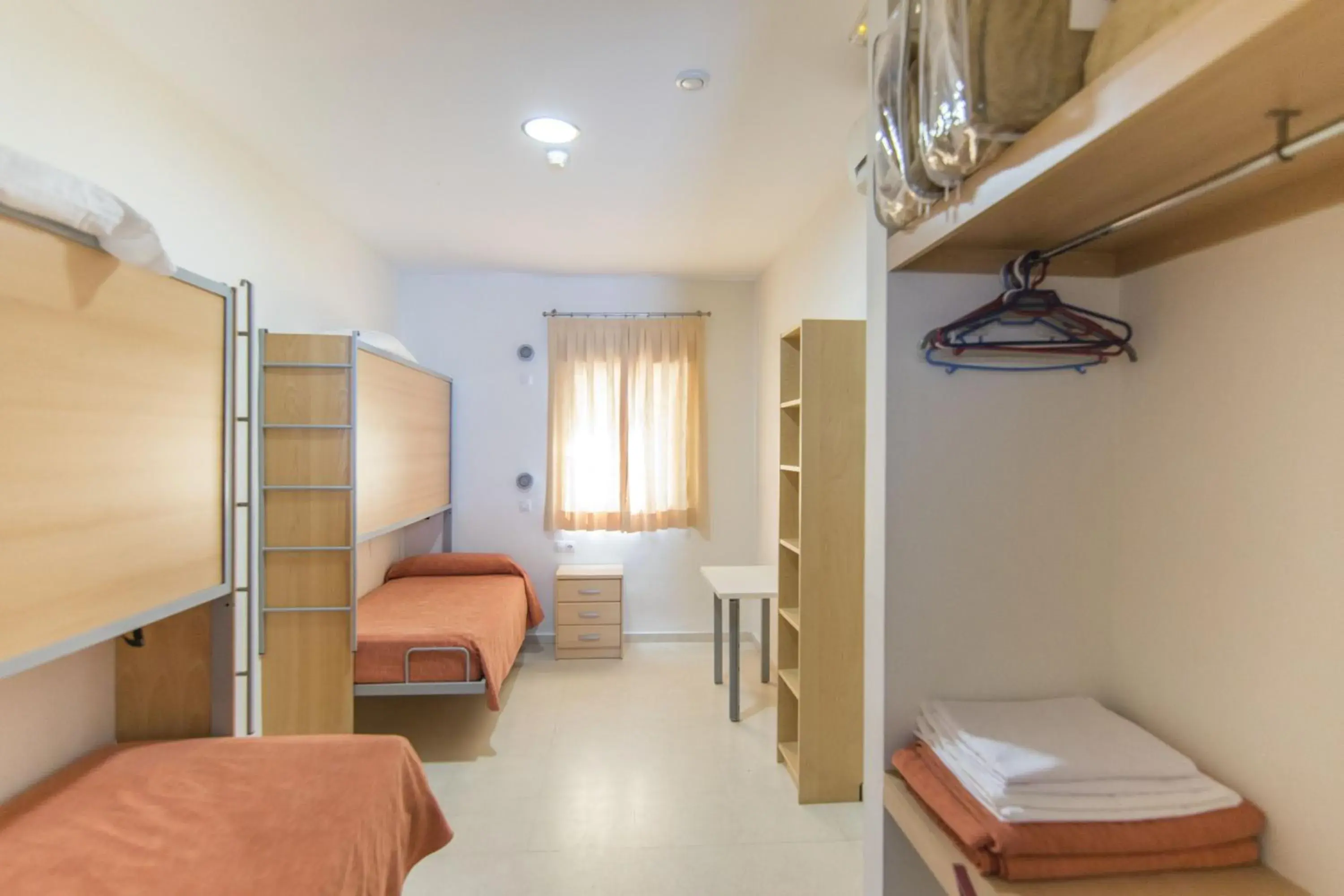 Twin Room with Private Bathroom - single occupancy in Albergue Inturjoven Marbella Twin Room with Private Bathroom - single occupancy in Albergue Inturjoven Marbella